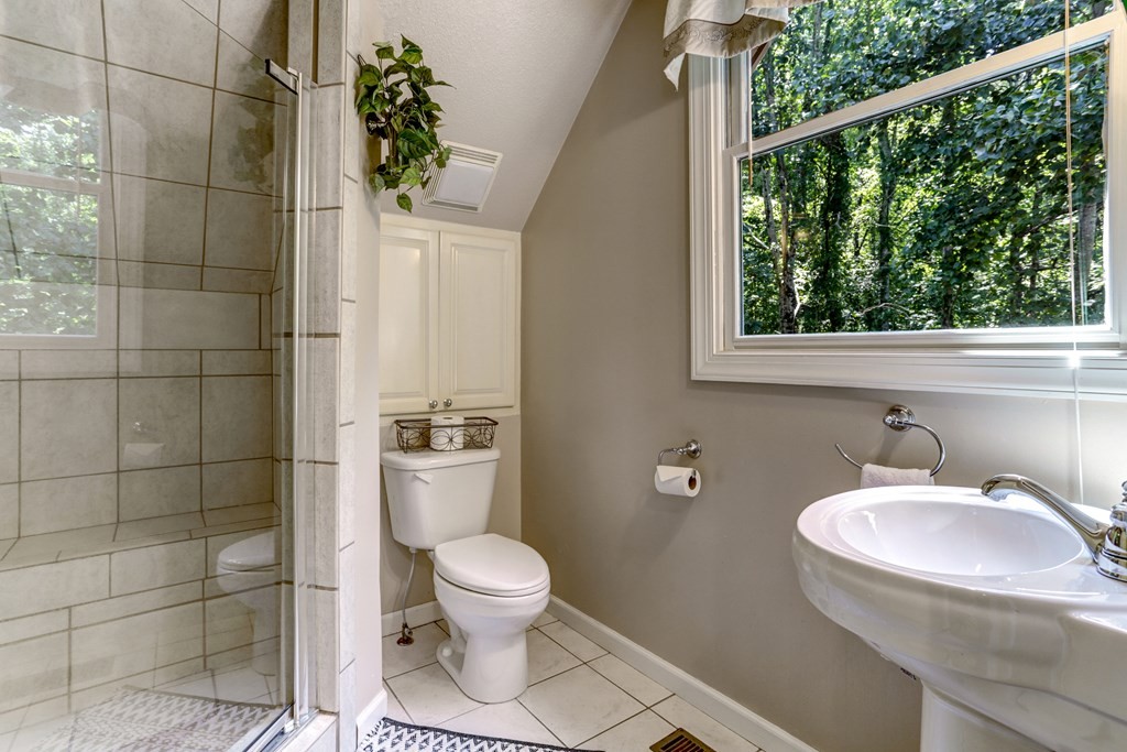 Hayesville, North Carolina, 28904, United States, 3 Bedrooms Bedrooms, ,5 BathroomsBathrooms,Residential,For Sale,1931942
