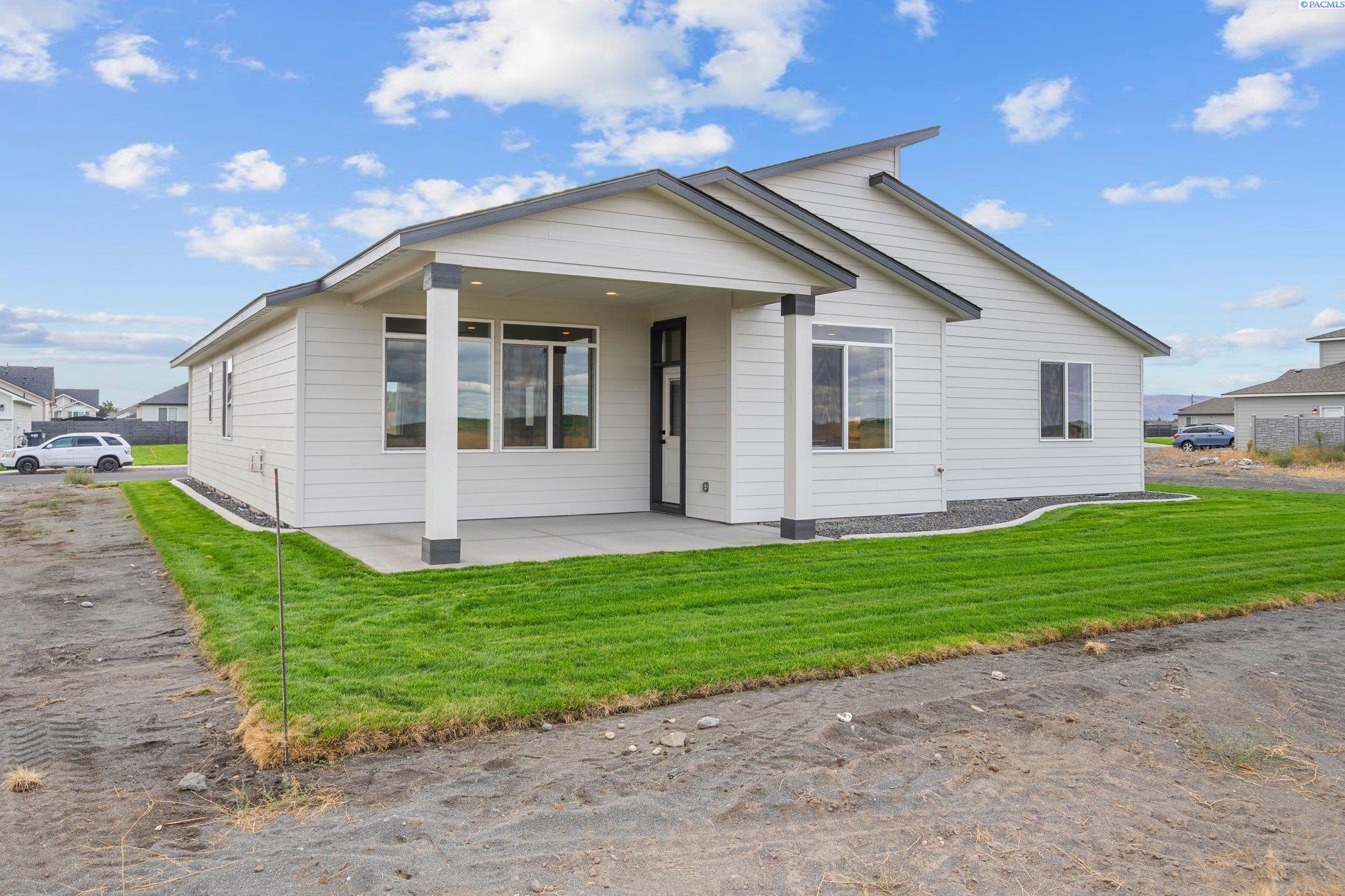 Pasco, Washington, 99301, United States, 4 Bedrooms Bedrooms, ,2 BathroomsBathrooms,Residential,For Sale,1949904