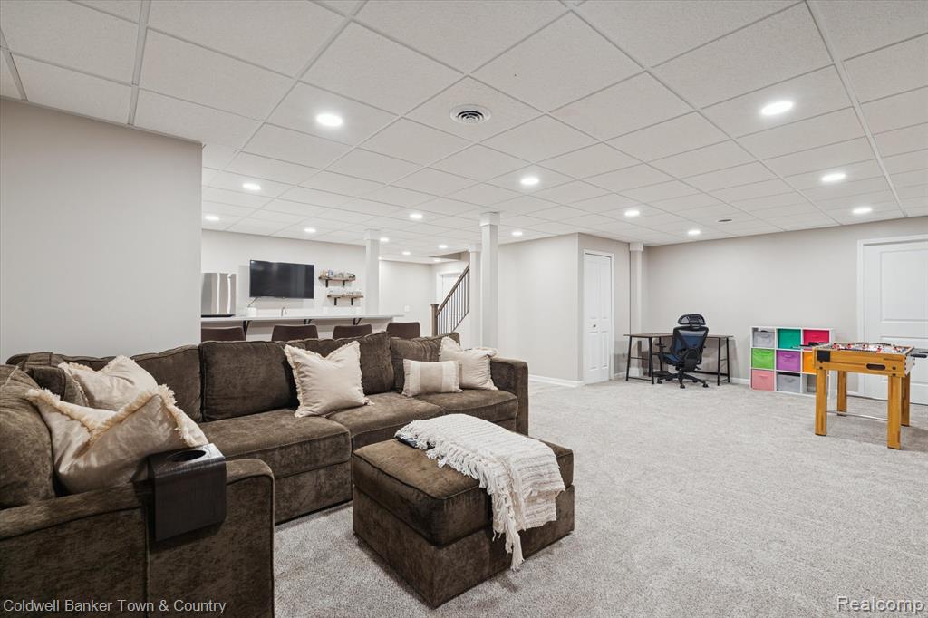 Highland, Michigan, 48357, United States, 4 Bedrooms Bedrooms, ,4 BathroomsBathrooms,Residential,For Sale,2003066