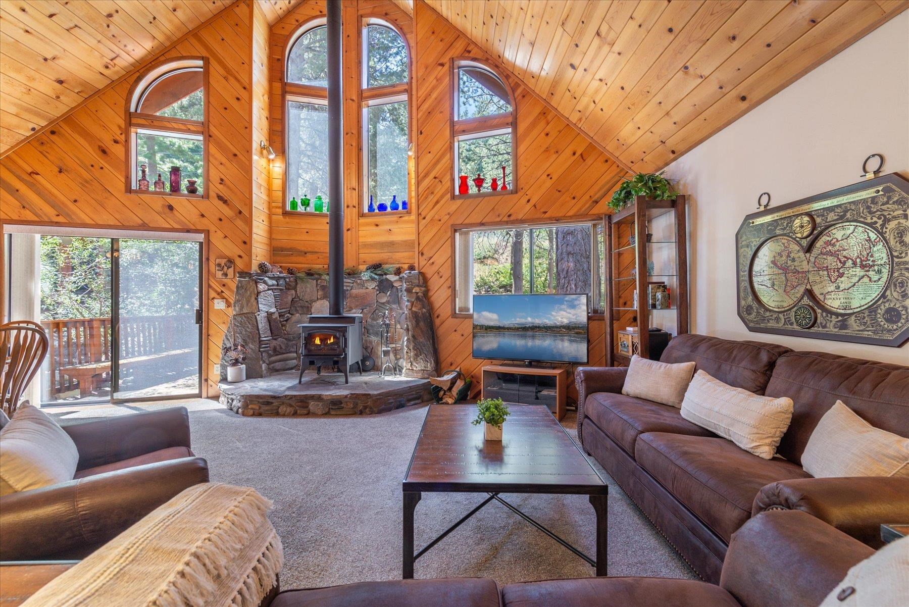 Truckee, California, 96161, United States, 3 Bedrooms Bedrooms, ,2 BathroomsBathrooms,Residential,For Sale,1940028