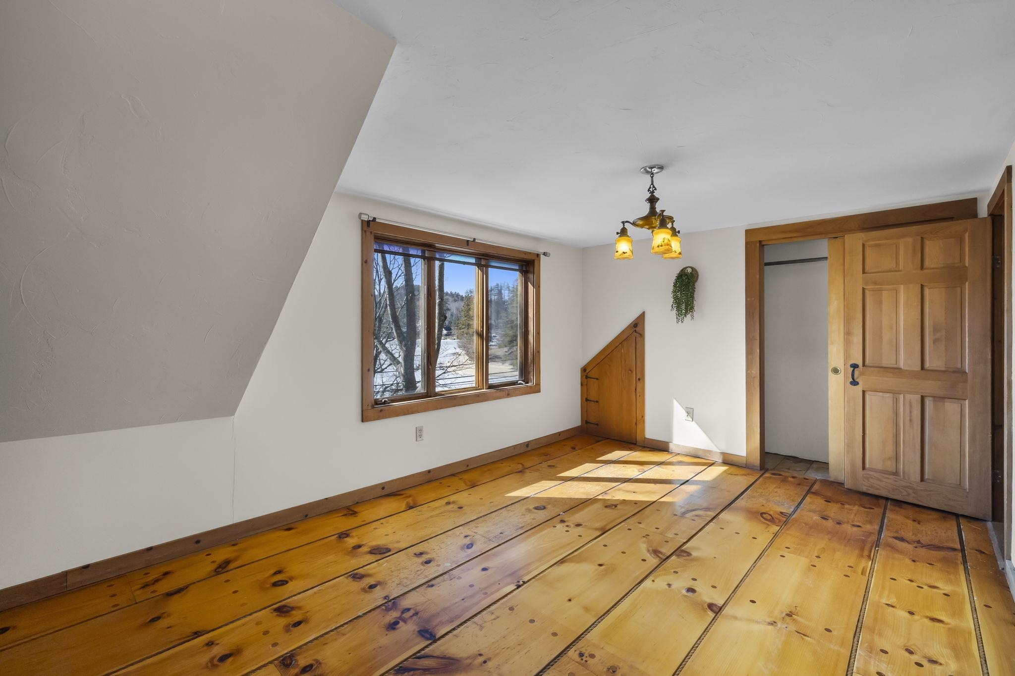 Weare, New Hampshire, 03281, United States, 2 Bedrooms Bedrooms, ,Residential,For Sale,1887155