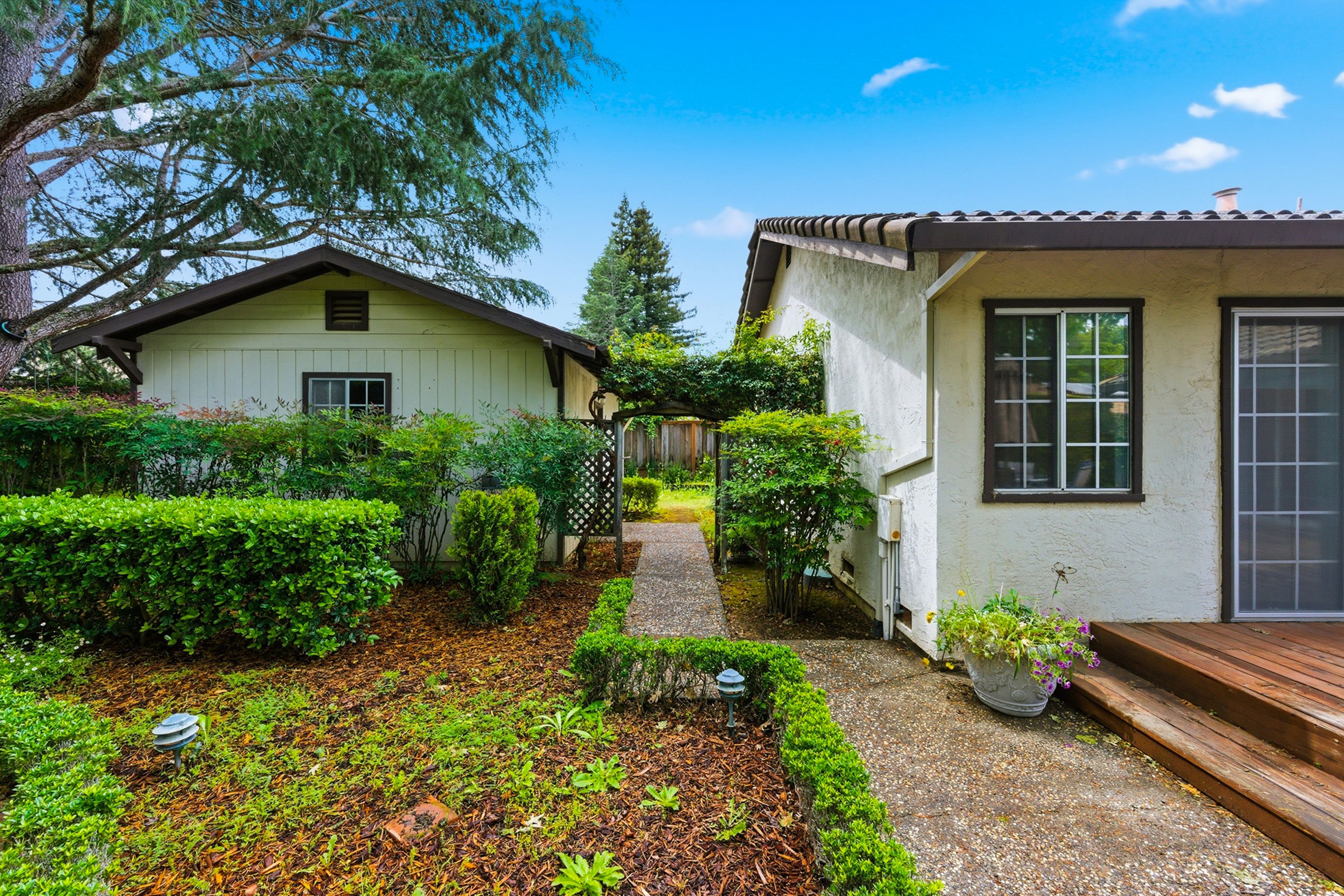  Charm and Opportunity in Browns Valley - 物件實景