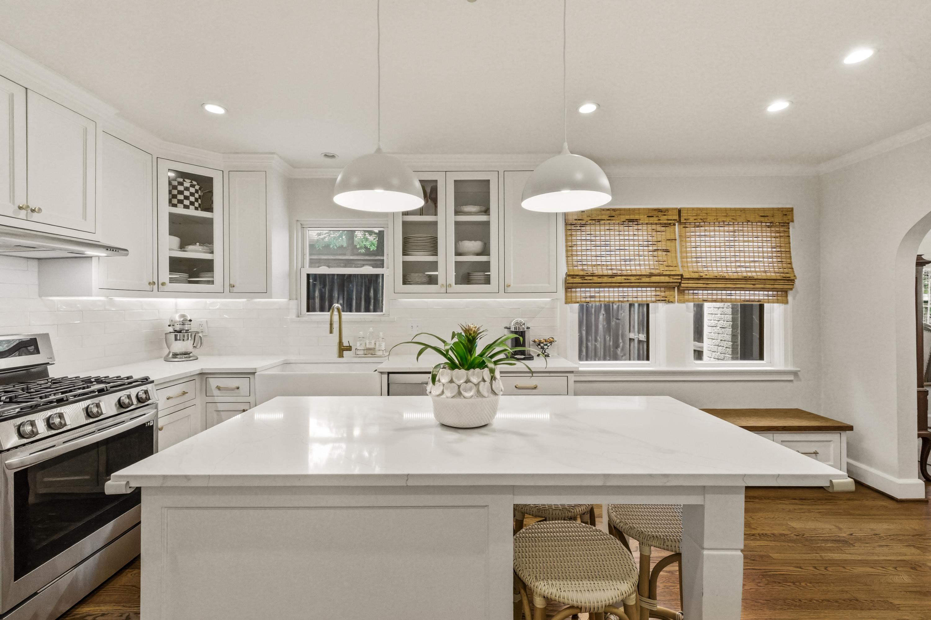  Charming Updated Tudor In Lakewood - 物件實景