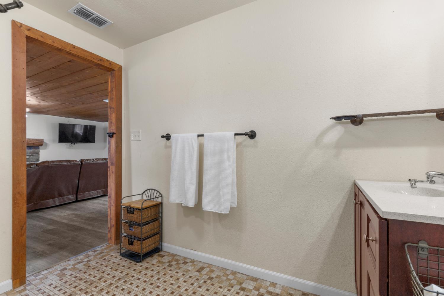 Lincoln, California, 95648, United States, 4 Bedrooms Bedrooms, ,2 BathroomsBathrooms,Residential,For Sale,1999522