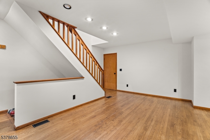 Lebanon Twp., New Jersey, 08826, United States, 3 Bedrooms Bedrooms, ,2 BathroomsBathrooms,Residential,For Sale,1972672