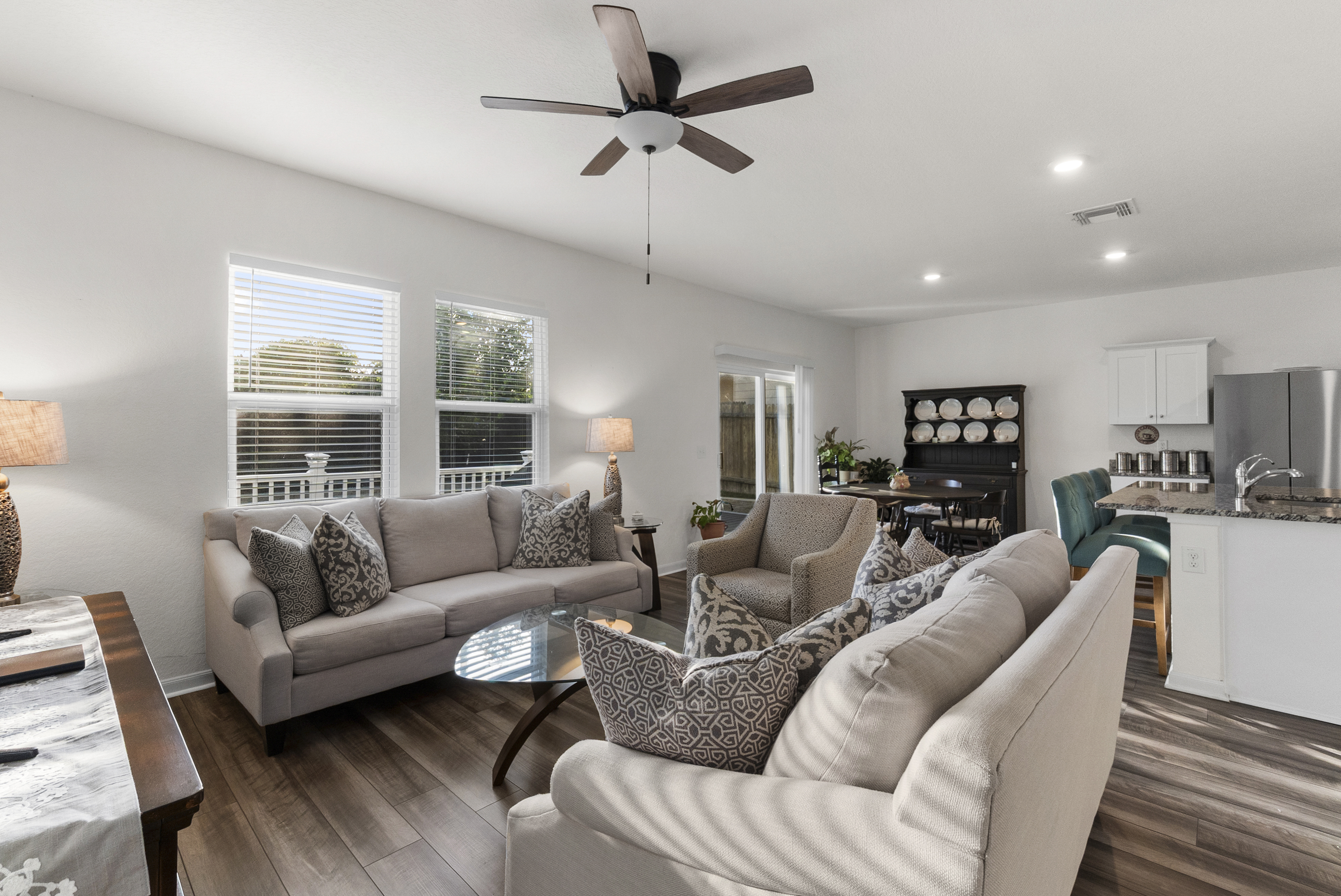  Spacious Living with Modern Upgrades - 物件實景