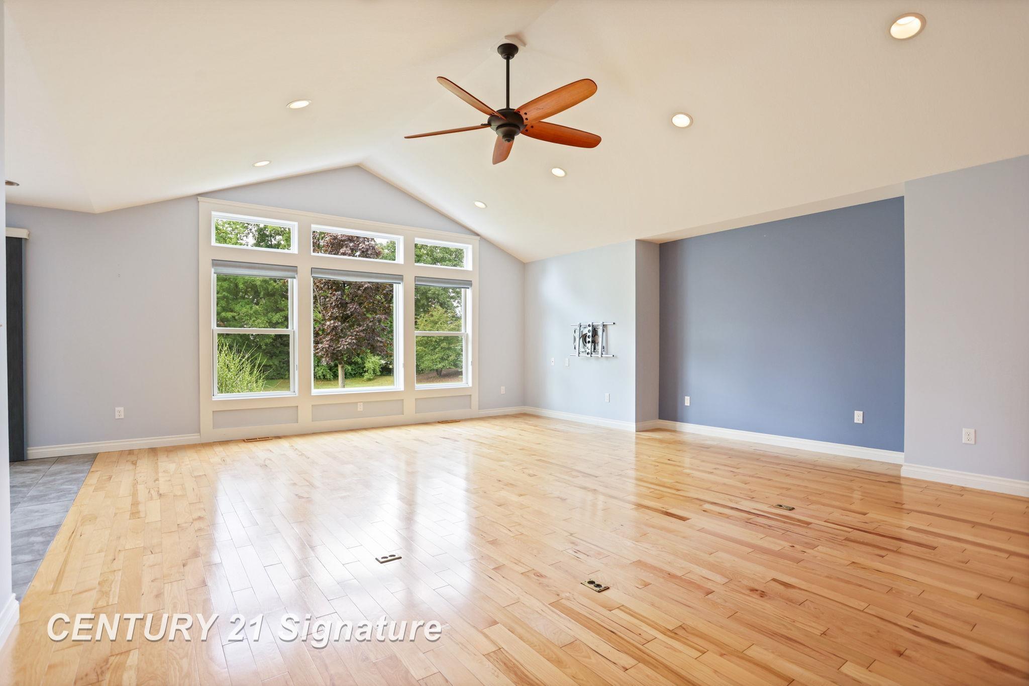 Freeland, Michigan, 48623, United States, 4 Bedrooms Bedrooms, ,3 BathroomsBathrooms,Residential,For Sale,1924442