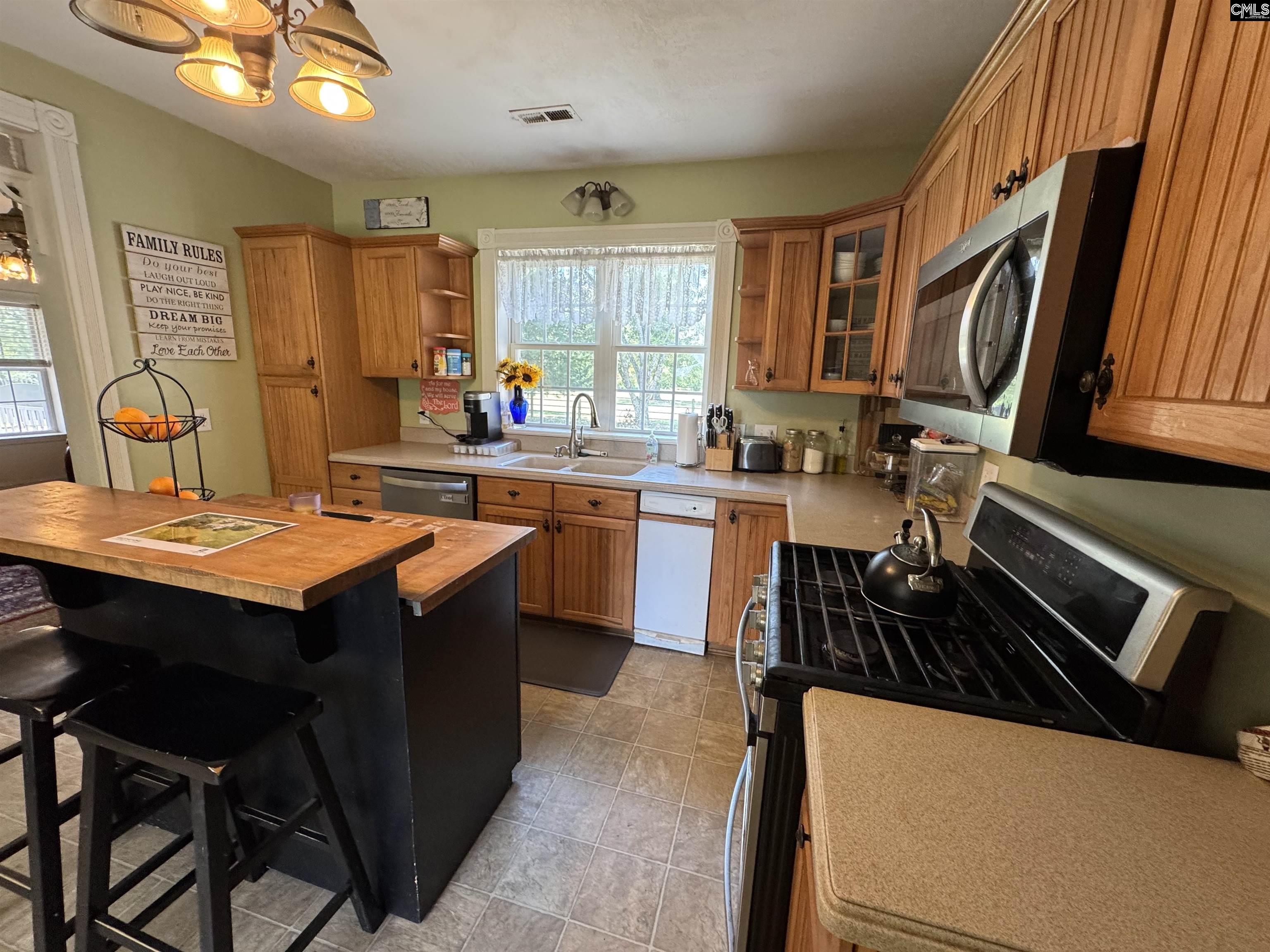 Newberry, South Carolina, 29108, United States, 3 Bedrooms Bedrooms, ,3 BathroomsBathrooms,Residential,For Sale,1987677