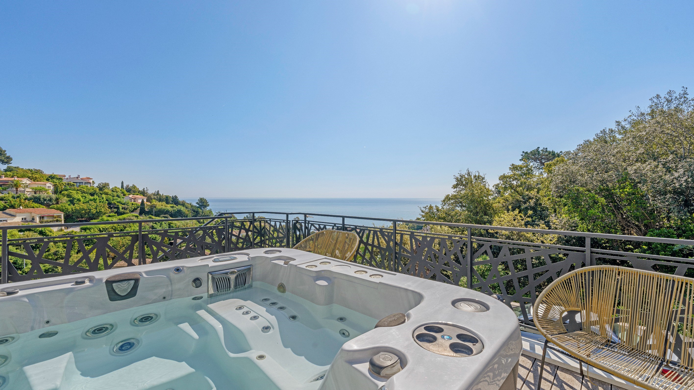  Les Issambres: contemporary villa with pool and sea view, sole agent - 物件實景