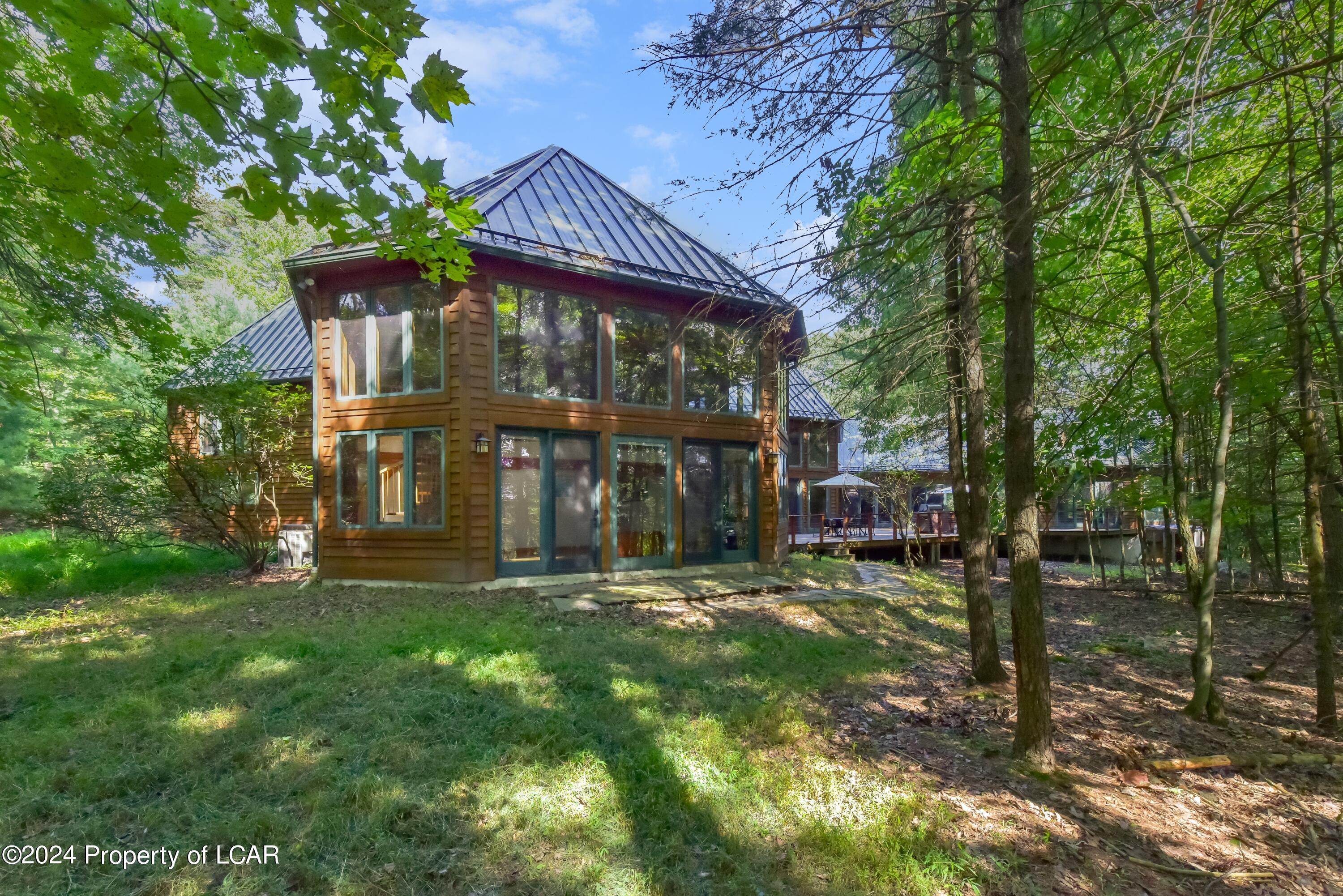 Shavertown, Pennsylvania, 18708, United States, 5 Bedrooms Bedrooms, ,6 BathroomsBathrooms,Residential,For Sale,1914218
