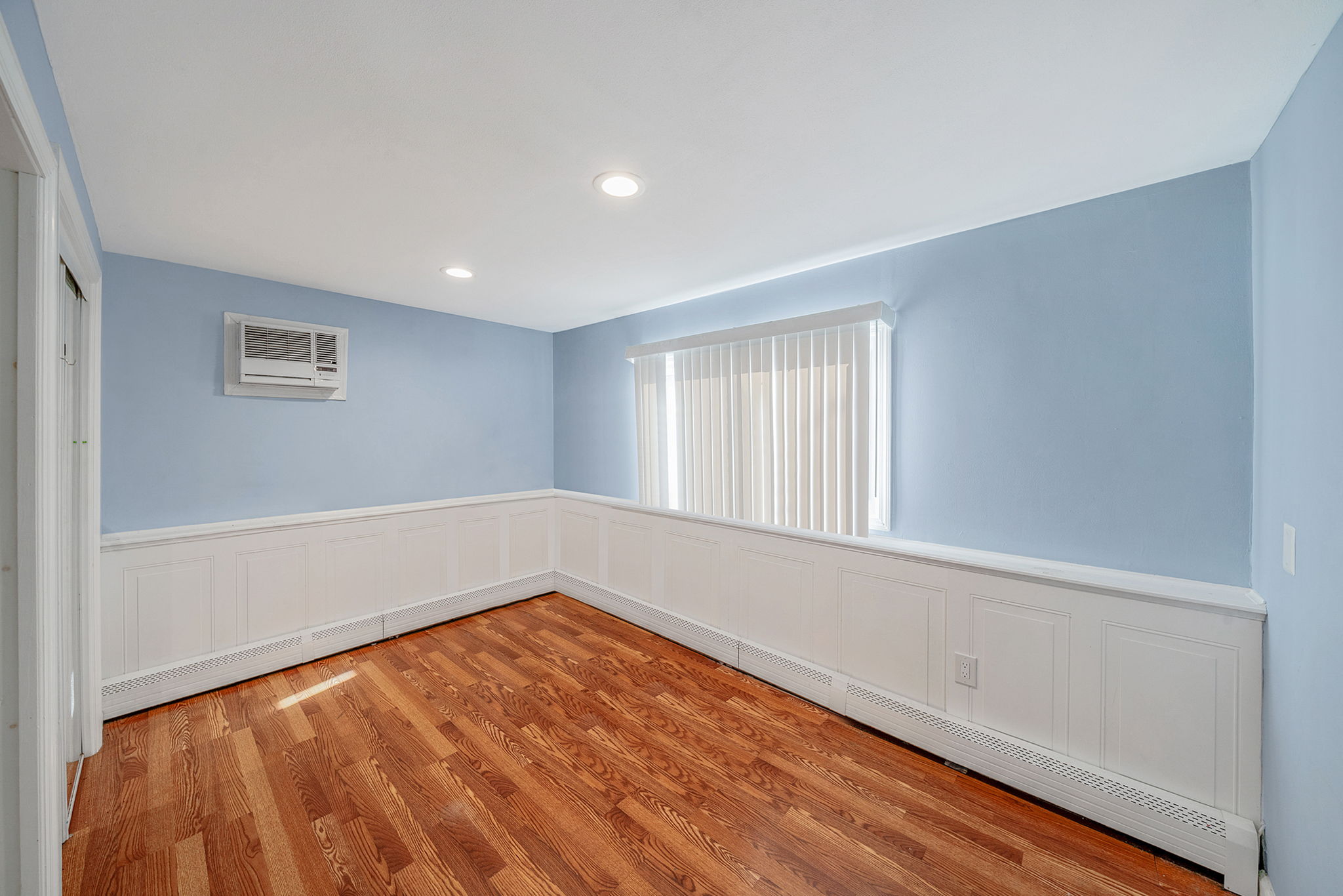 Ronkonkoma, New York, 11779, United States, 4 Bedrooms Bedrooms, ,2 BathroomsBathrooms,Residential,For Sale,2009312