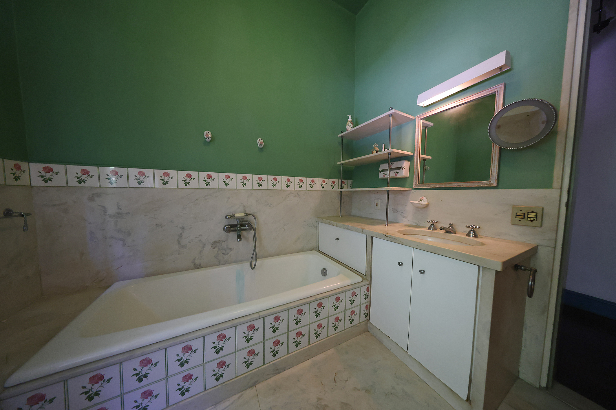  Estate surrounded by greenery with expansive grounds and amenities - 物件實景