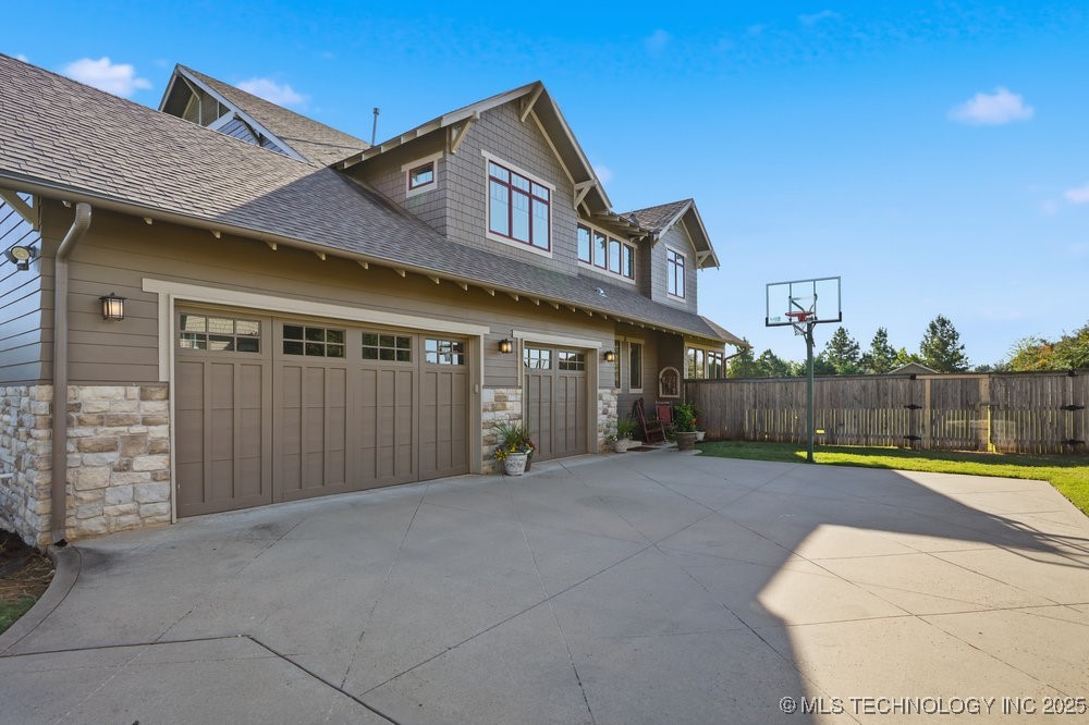 Jenks, Oklahoma, 74037, United States, 5 Bedrooms Bedrooms, ,6 BathroomsBathrooms,Residential,For Sale,1989076