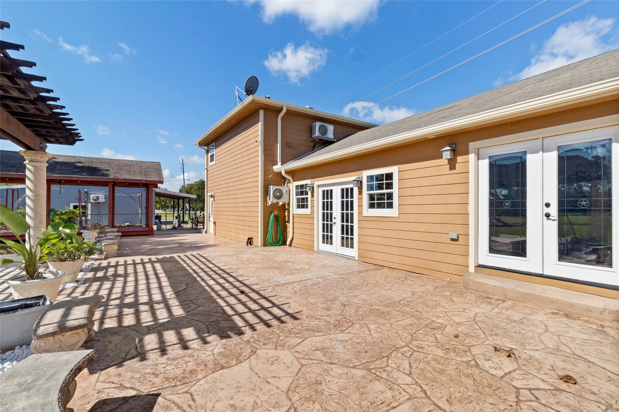 Liverpool, Texas, 77577, United States, 3 Bedrooms Bedrooms, ,2 BathroomsBathrooms,Residential,For Sale,2008192