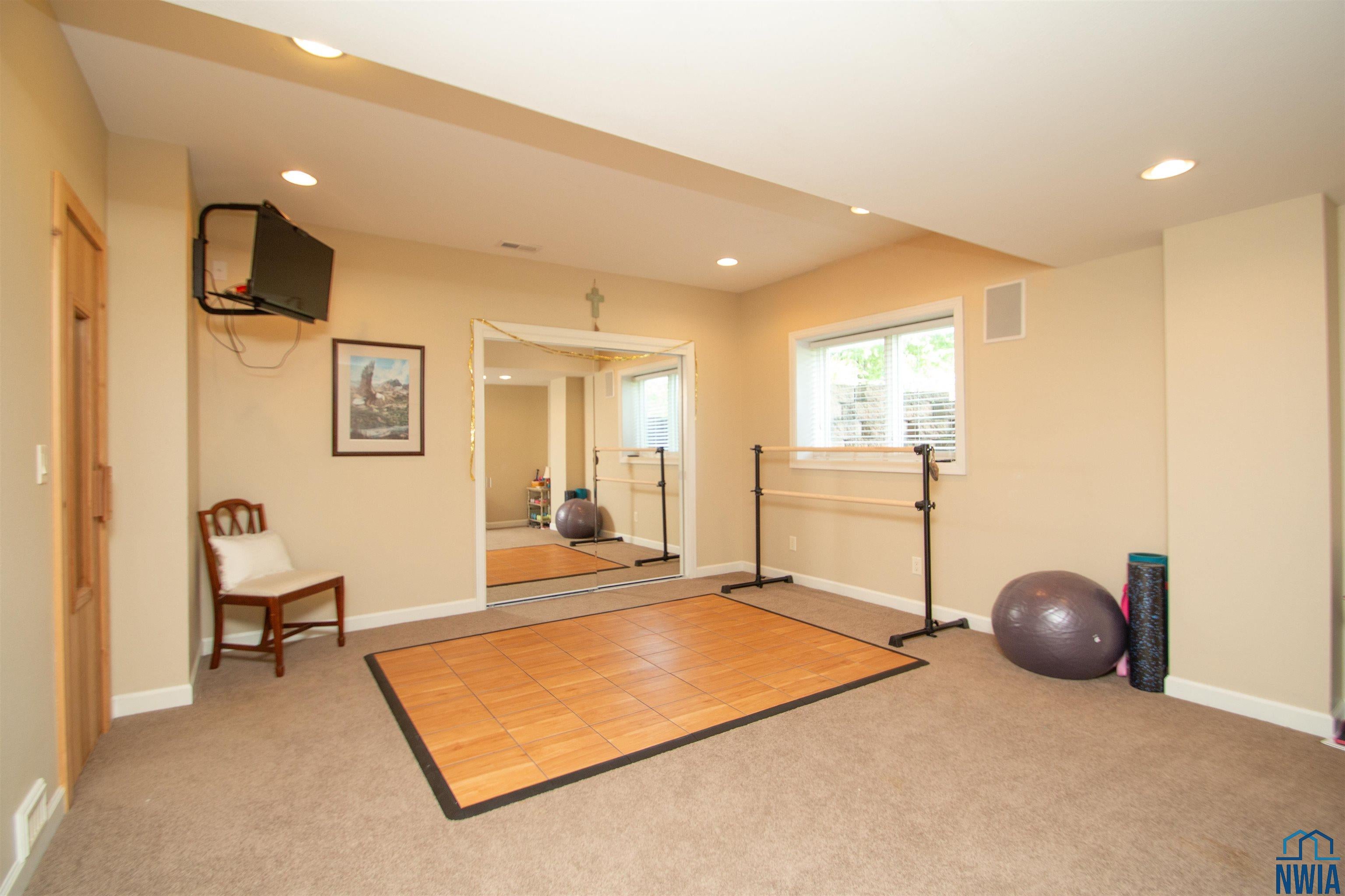 Jefferson, South Dakota, 57038, United States, 5 Bedrooms Bedrooms, ,5 BathroomsBathrooms,Residential,For Sale,2005436