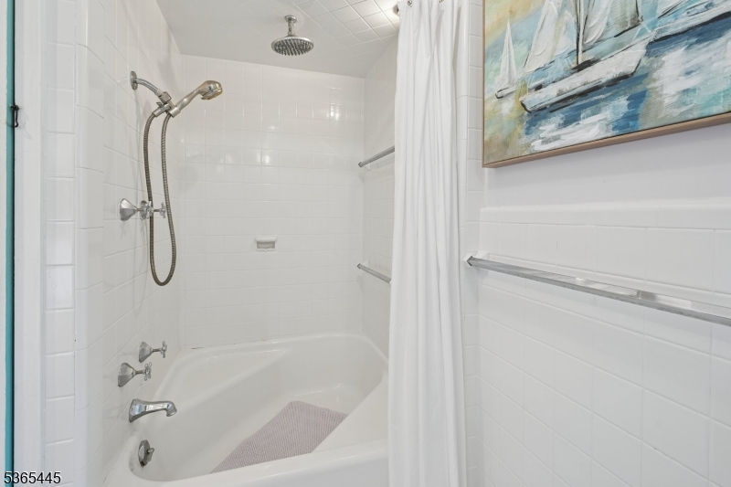 Kinnelon Boro, New Jersey, 07405-2443, United States, 4 Bedrooms Bedrooms, ,3 BathroomsBathrooms,Residential,For Sale,1861963