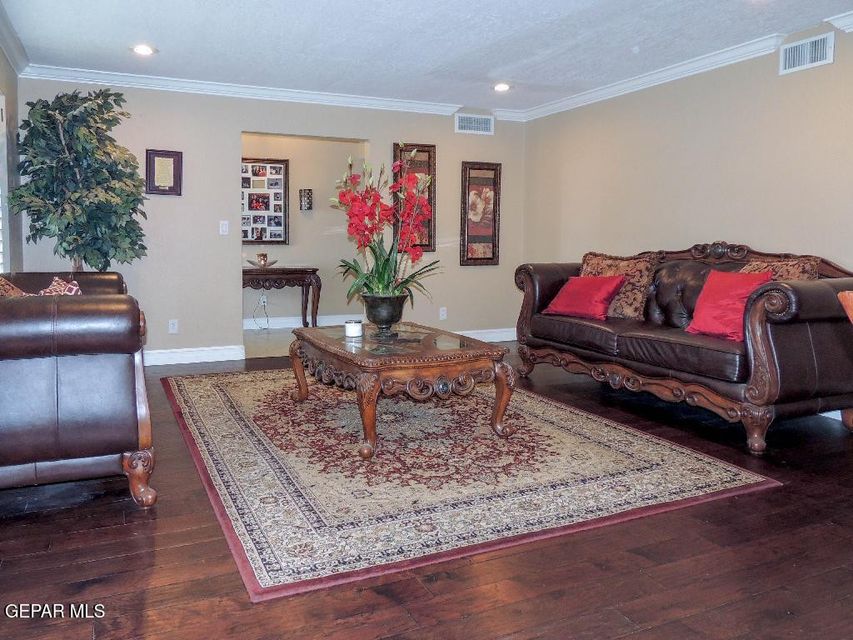 El Paso, Texas, 79935, United States, 4 Bedrooms Bedrooms, ,2 BathroomsBathrooms,Residential,For Sale,1923244
