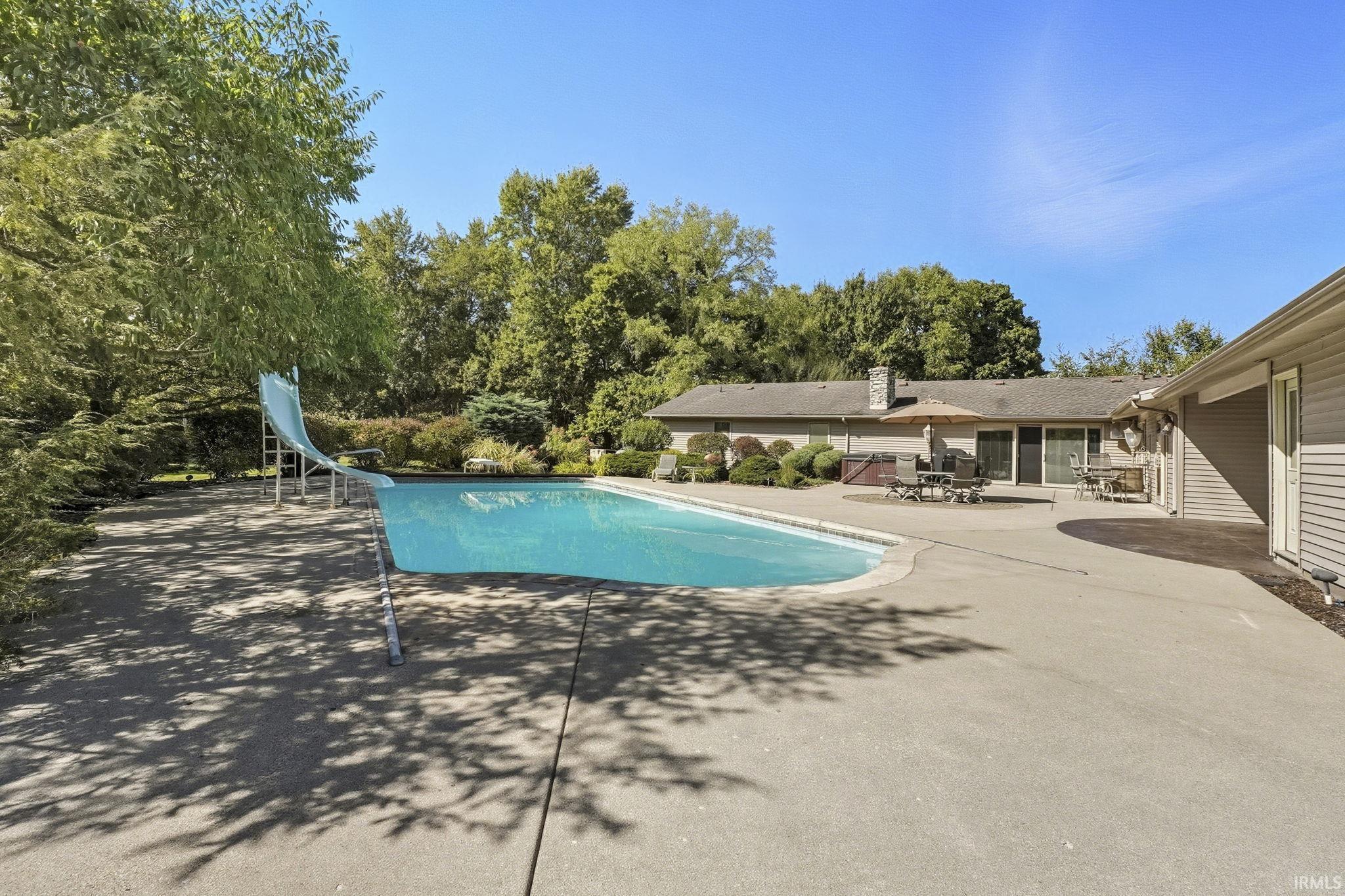 Auburn, Indiana, 46706-9510, United States, 4 Bedrooms Bedrooms, ,5 BathroomsBathrooms,Residential,For Sale,1984522