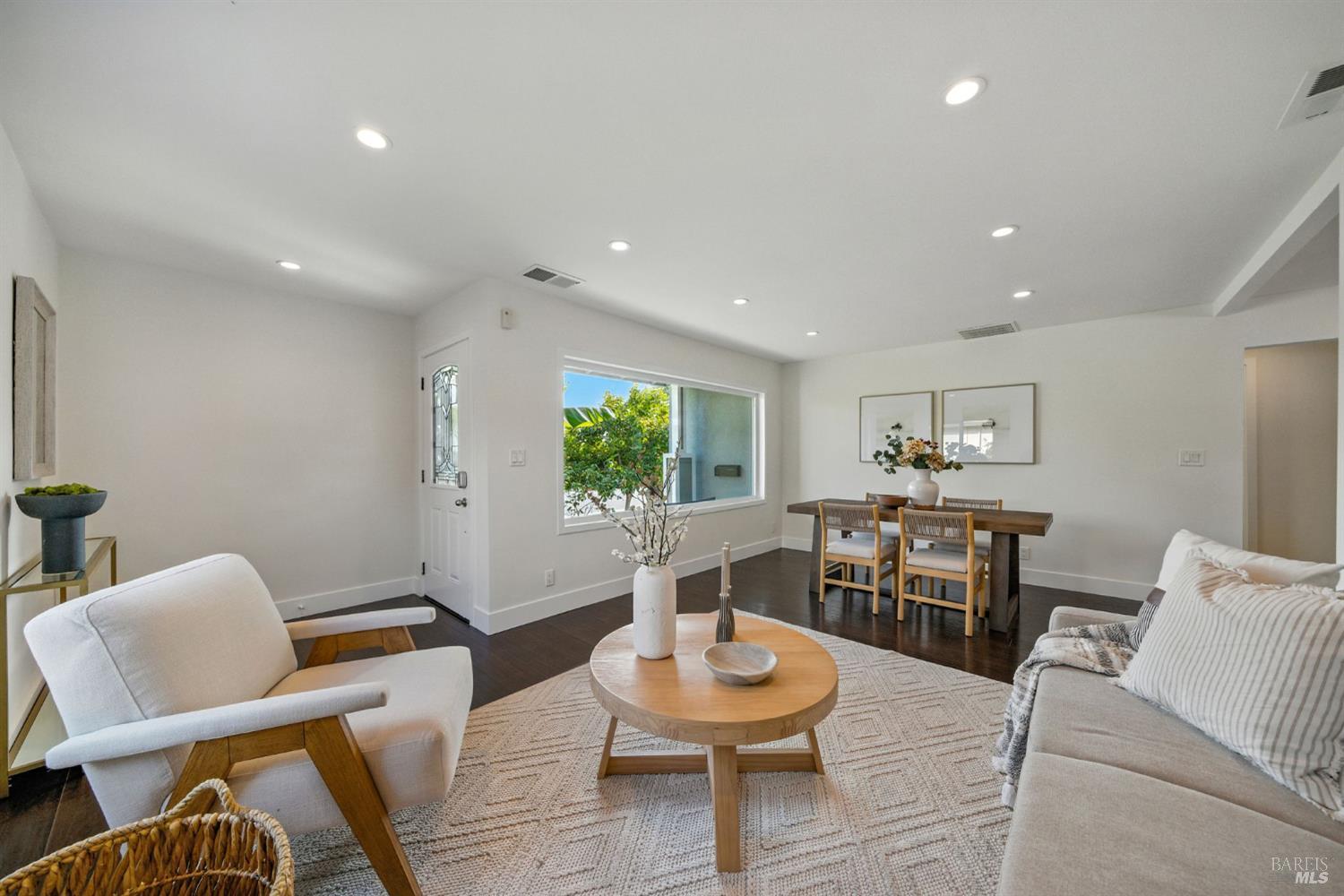 Petaluma, California, 94952, United States, 2 Bedrooms Bedrooms, ,1 BathroomBathrooms,Residential,For Sale,1934208
