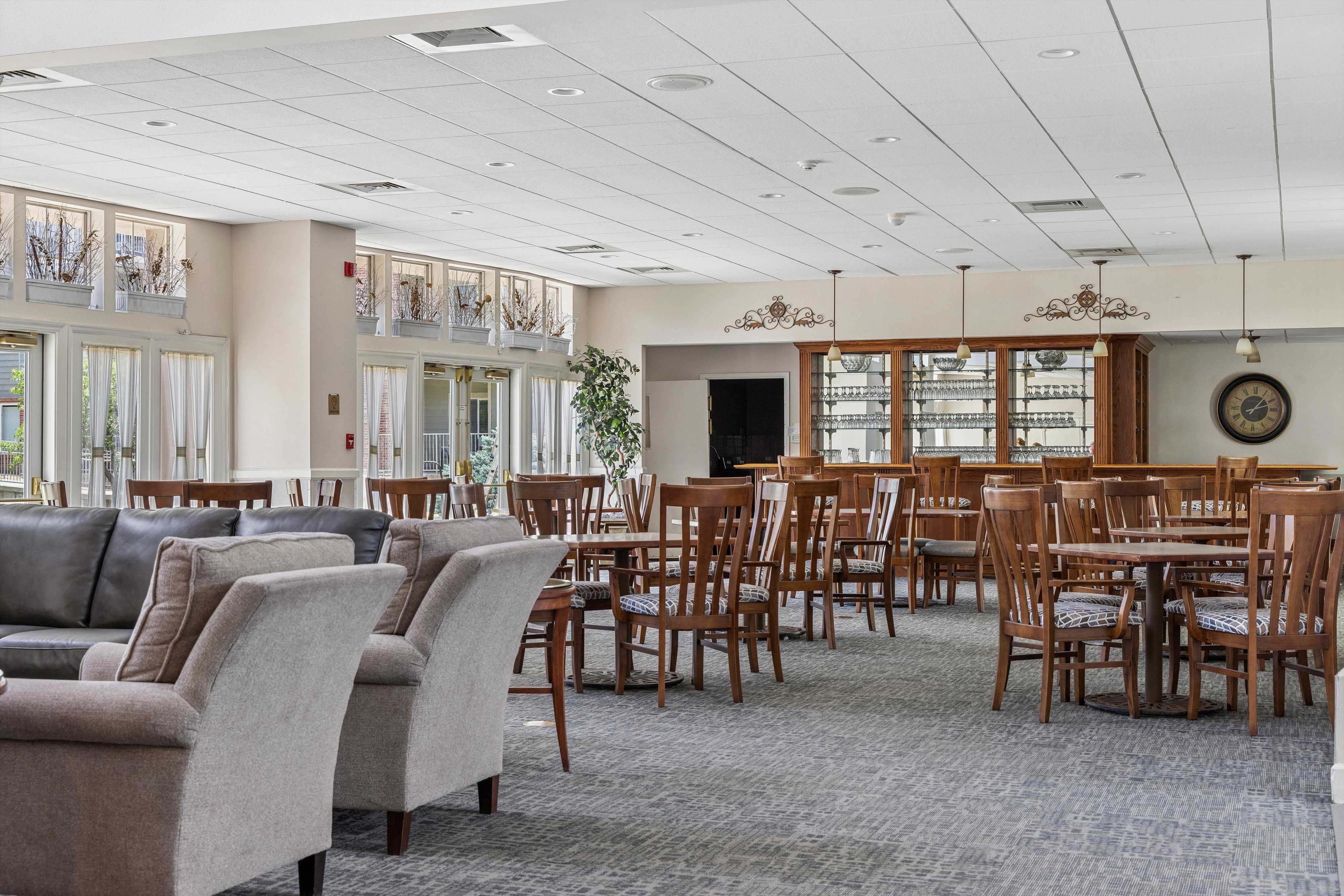  Move-In-Ready, Fully Refreshed, And Perfectly Located - 物件實景