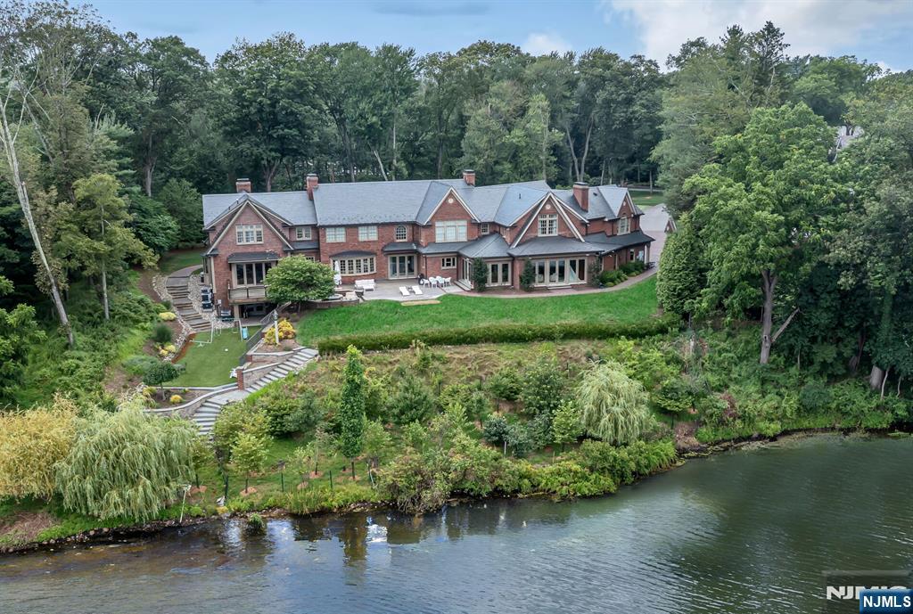Franklin Lakes, New Jersey, 07417, United States, 6 Bedrooms Bedrooms, ,7 BathroomsBathrooms,Residential,For Sale,1903757