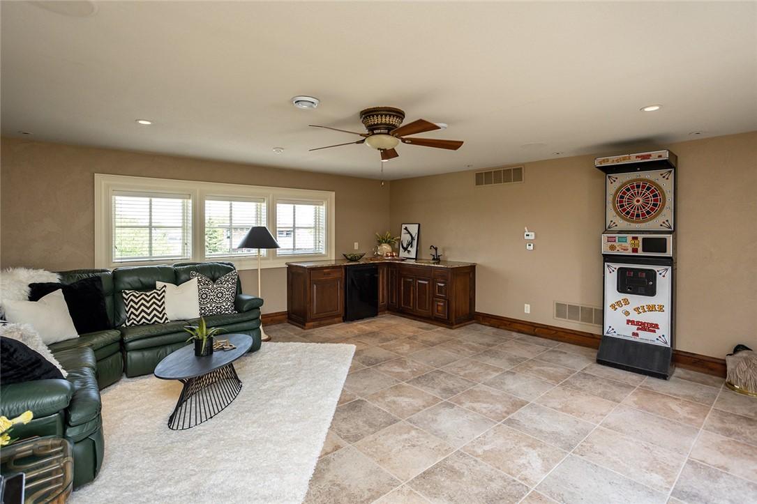 Ankeny, Iowa, 50021, United States, 4 Bedrooms Bedrooms, ,7 BathroomsBathrooms,Residential,For Sale,1697881