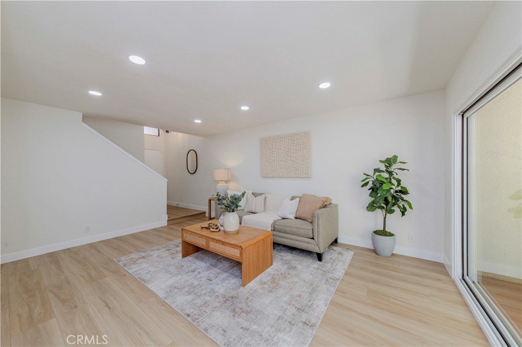 Fullerton, California, 92833, United States, 2 Bedrooms Bedrooms, ,3 BathroomsBathrooms,Residential,For Sale,1890982