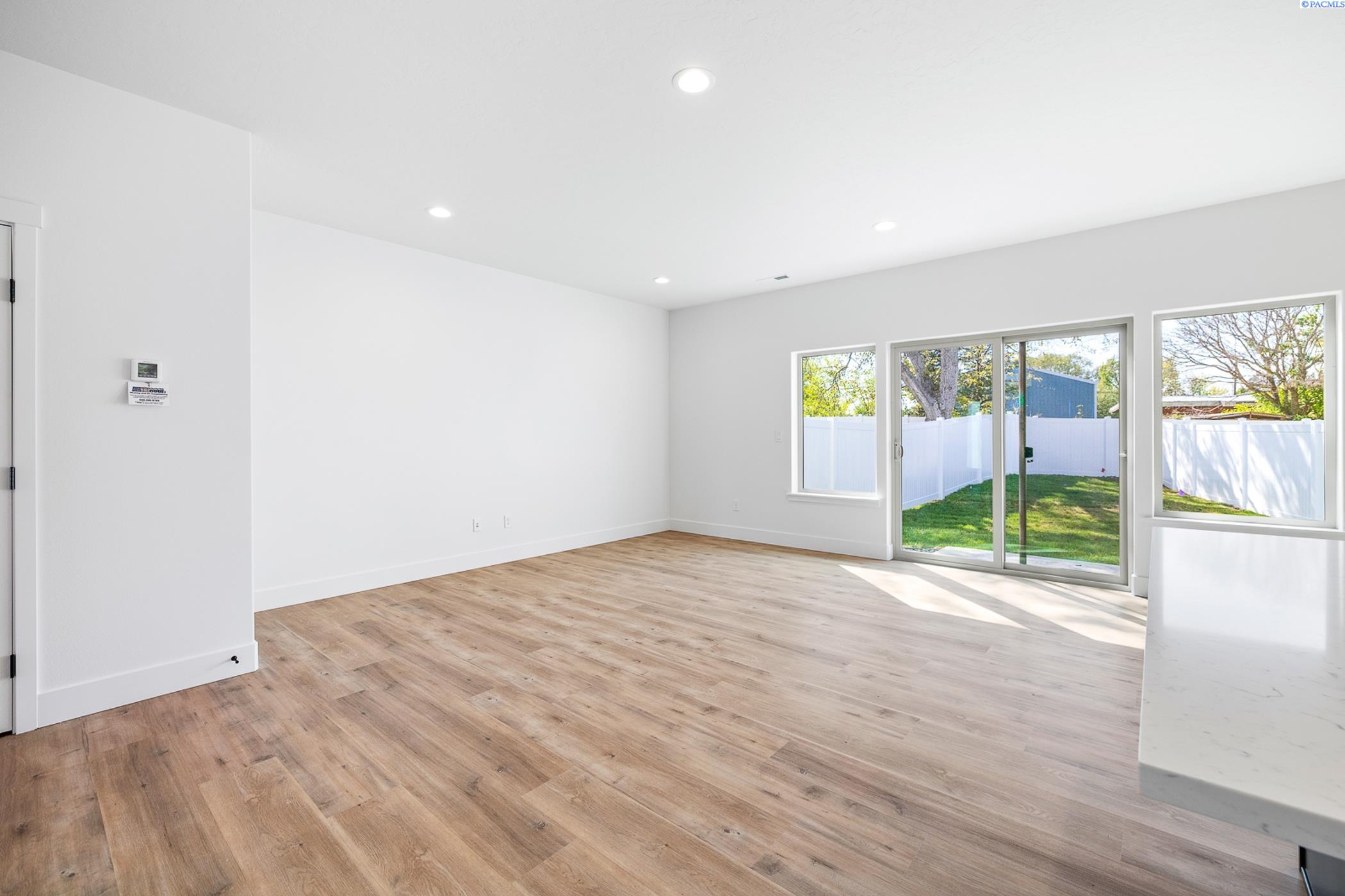Kennewick, Washington, 99337, United States, 6 Bedrooms Bedrooms, ,Residential,For Sale,1941596