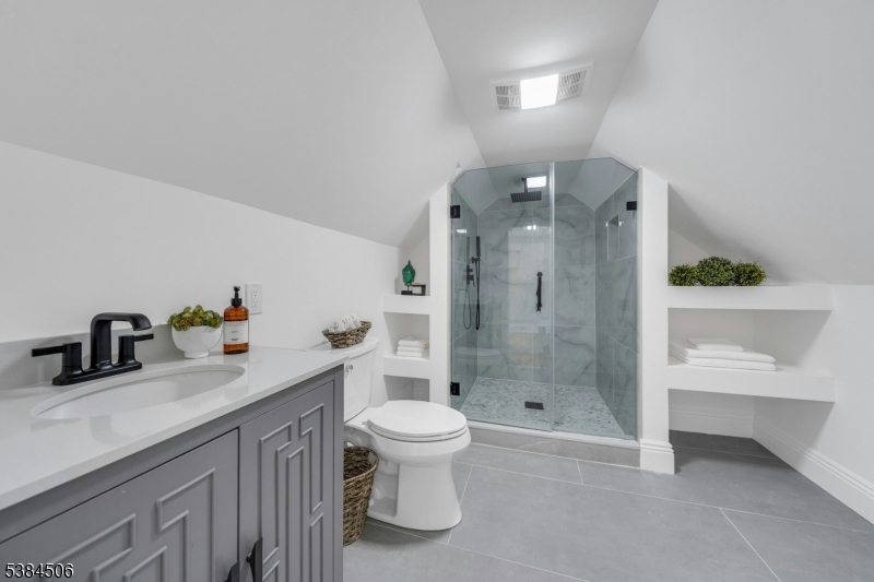 Montclair Twp., New Jersey, 07042, United States, 6 Bedrooms Bedrooms, ,5 BathroomsBathrooms,Residential,For Sale,1947111