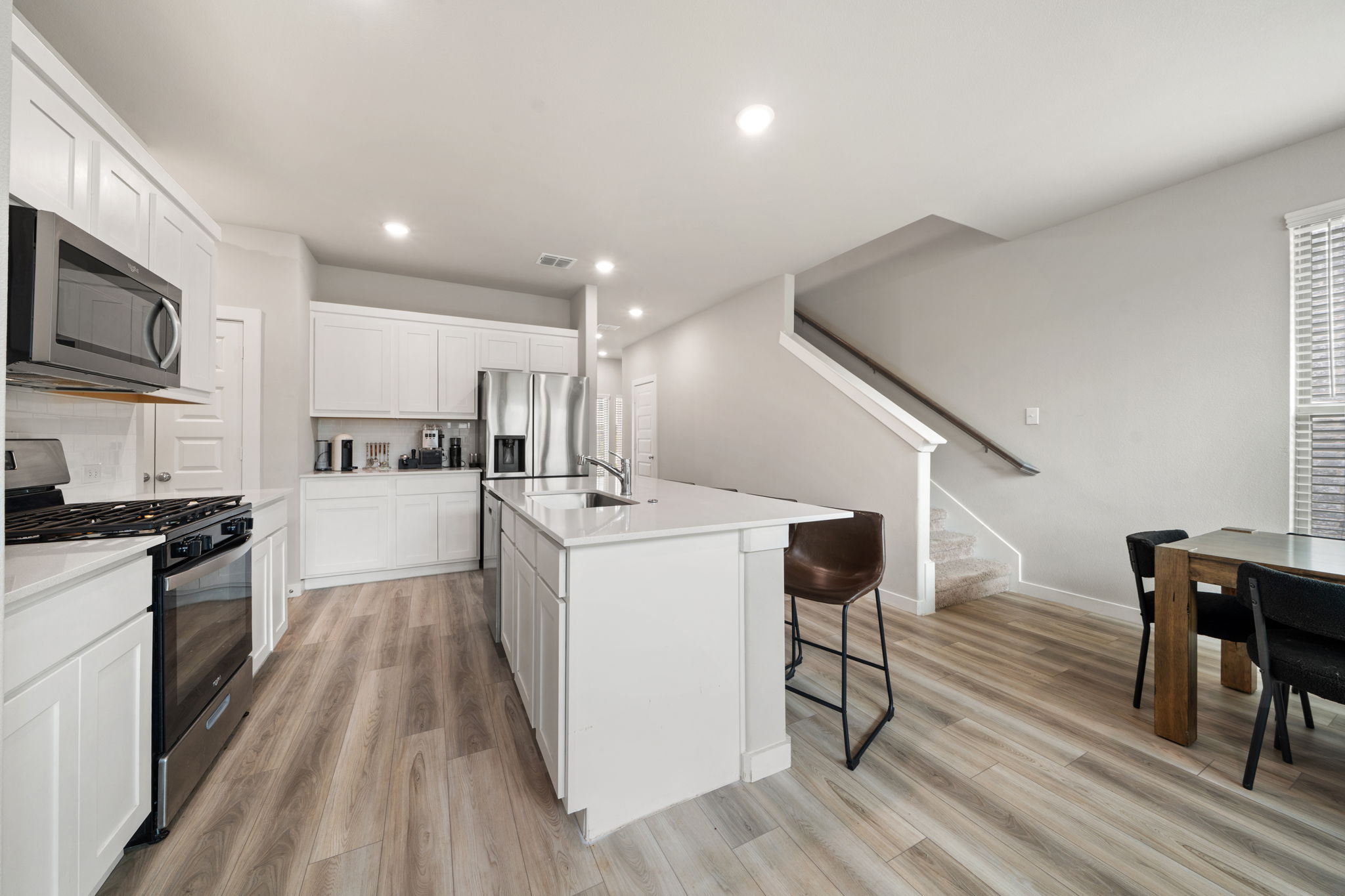  High Ceilings, Natural Light, and Modern Elegance in McKinney ISD - 物件實景