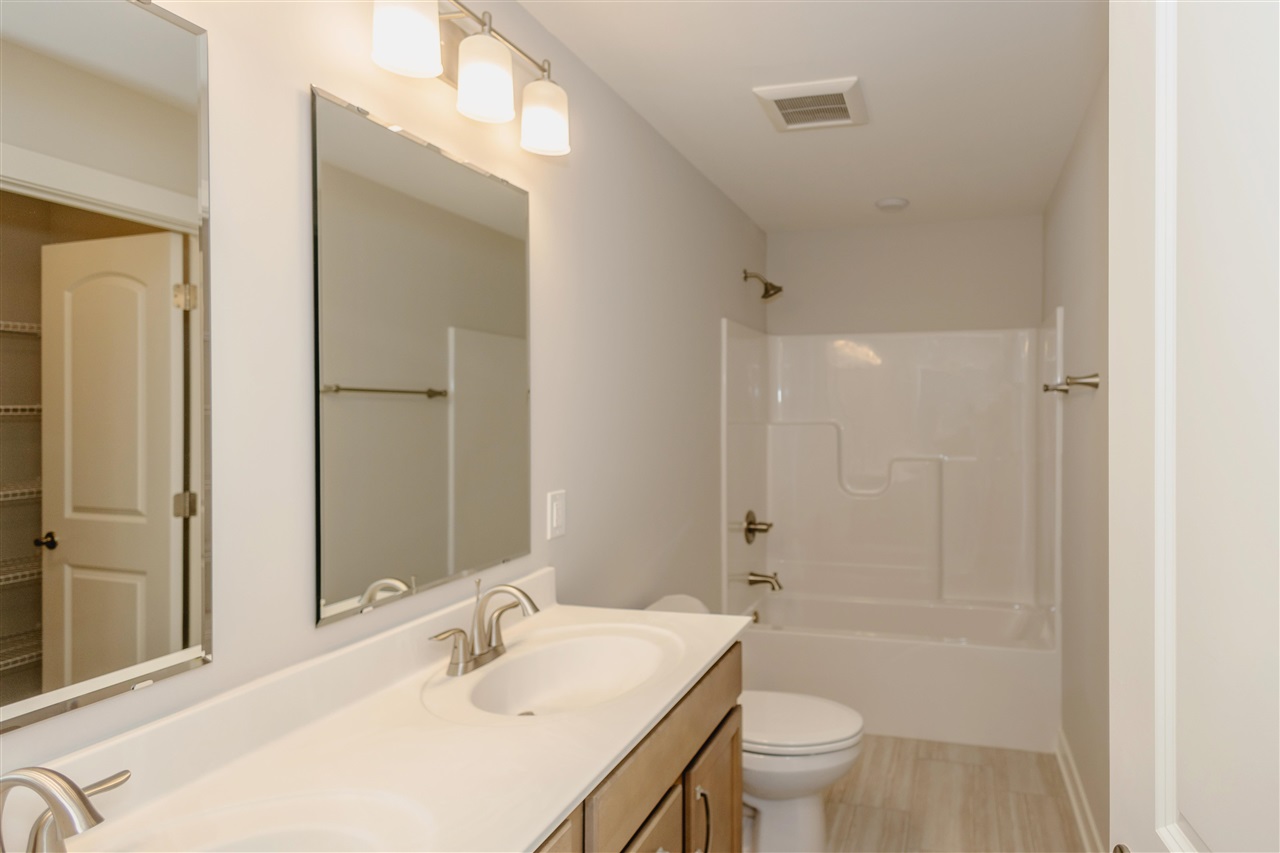 Bowling Green, Kentucky, 42104, United States, 4 Bedrooms Bedrooms, ,3 BathroomsBathrooms,Residential,For Sale,1913768