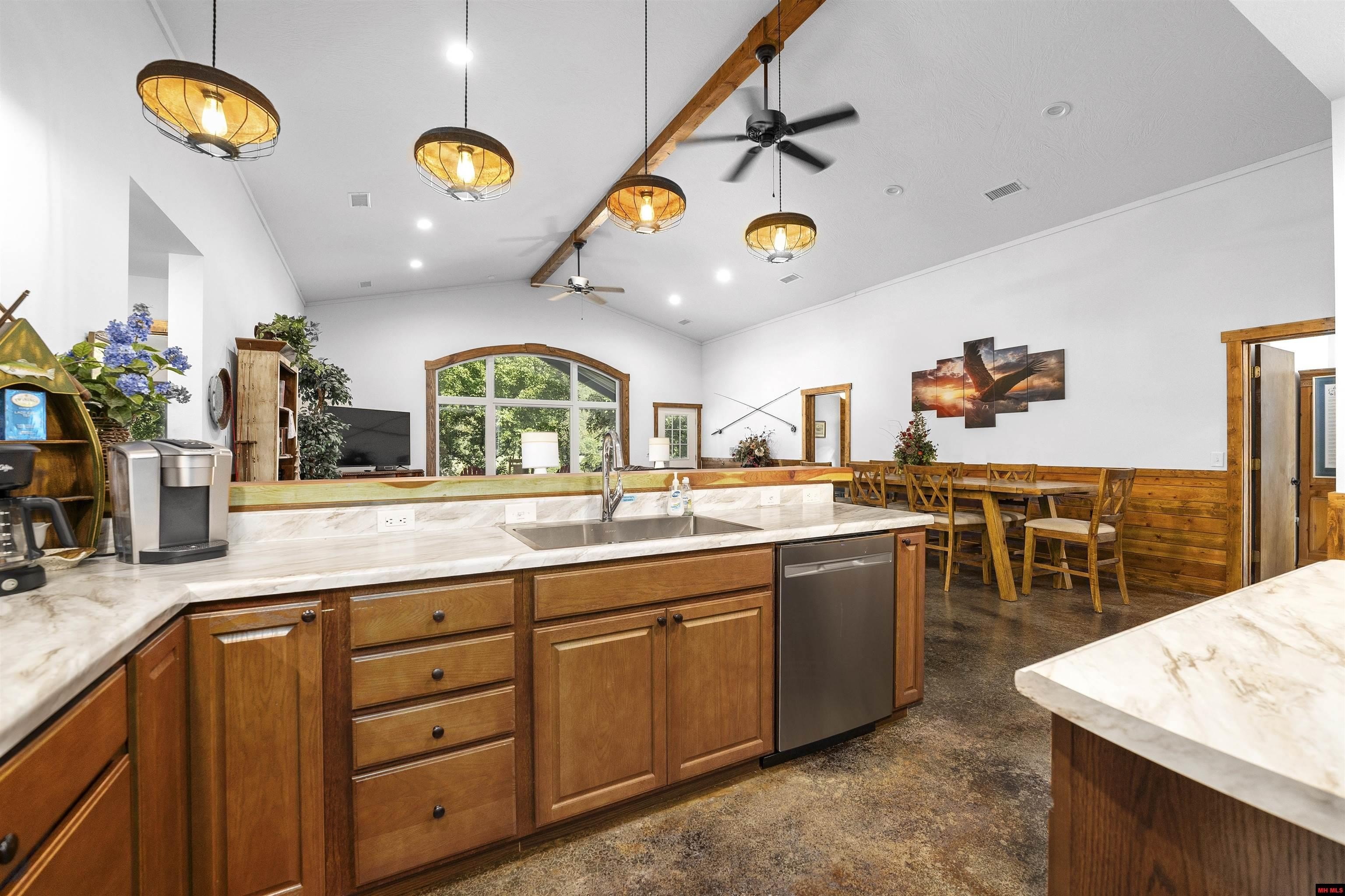 Norfork, Arkansas, 72658, United States, 4 Bedrooms Bedrooms, ,4 BathroomsBathrooms,Residential,For Sale,1976575