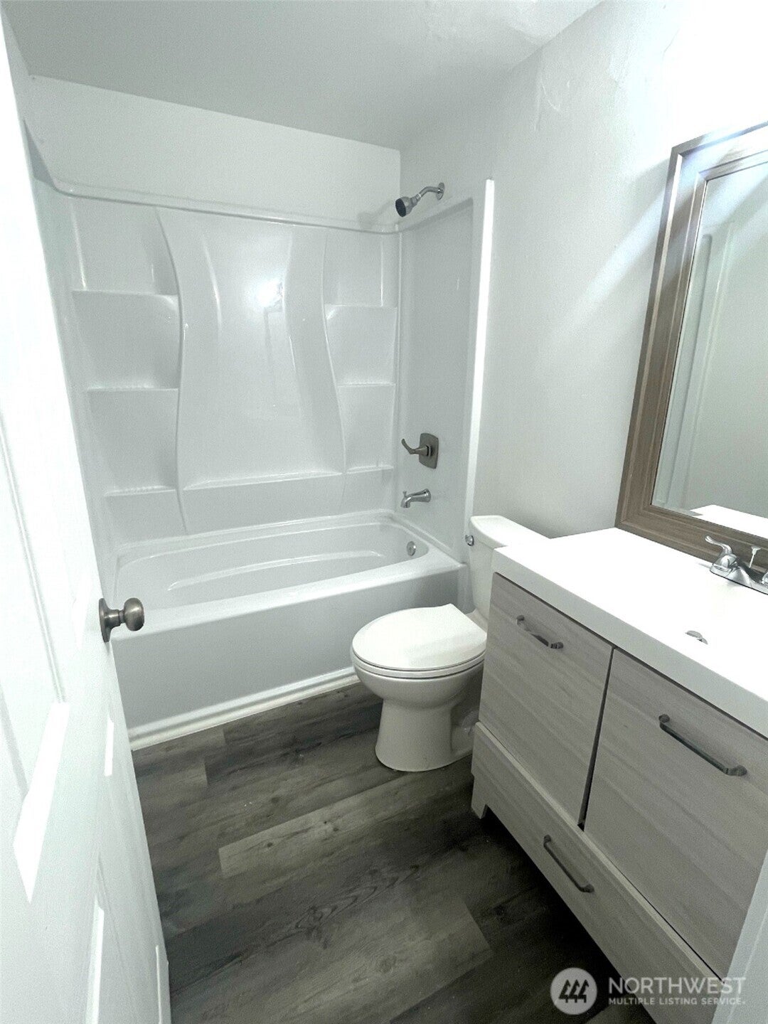 Seattle, Washington, 98178, United States, 4 Bedrooms Bedrooms, ,2 BathroomsBathrooms,Residential,For Sale,1983361