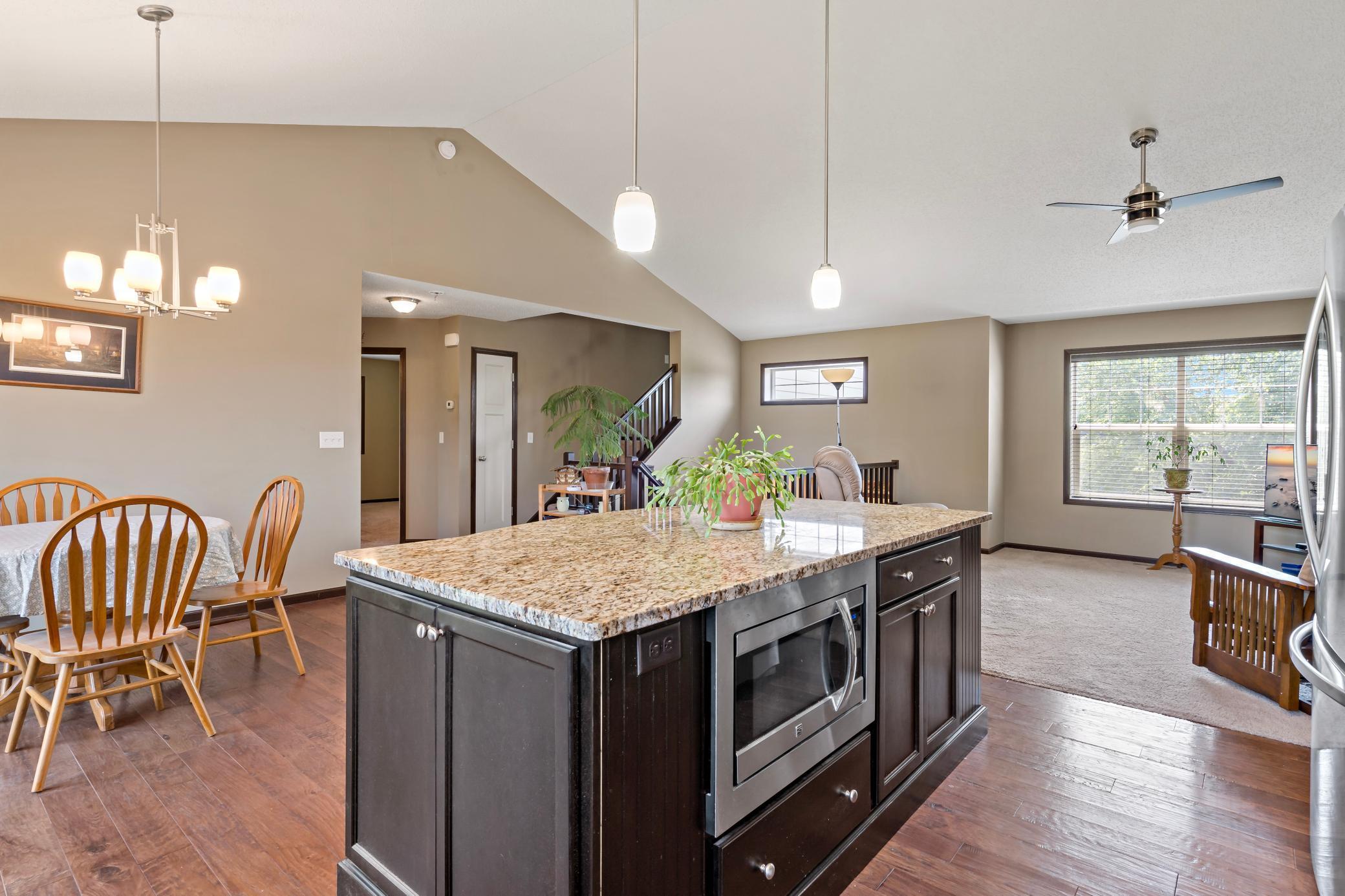 Shakopee, Minnesota, 55379, United States, 5 Bedrooms Bedrooms, ,2 BathroomsBathrooms,Residential,For Sale,1918771