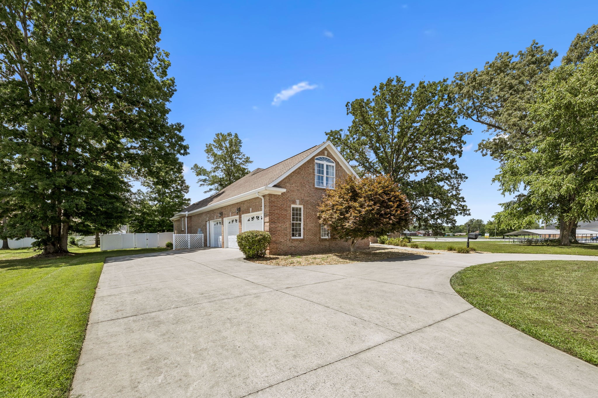 Manchester, Tennessee, 37355, United States, 4 Bedrooms Bedrooms, ,4 BathroomsBathrooms,Residential,For Sale,1937167