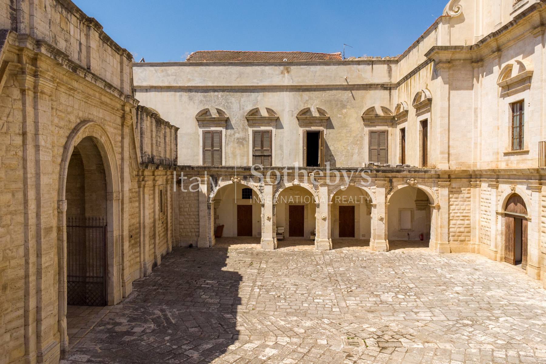  Baroque castle with gardens in ancient village - 物件實景
