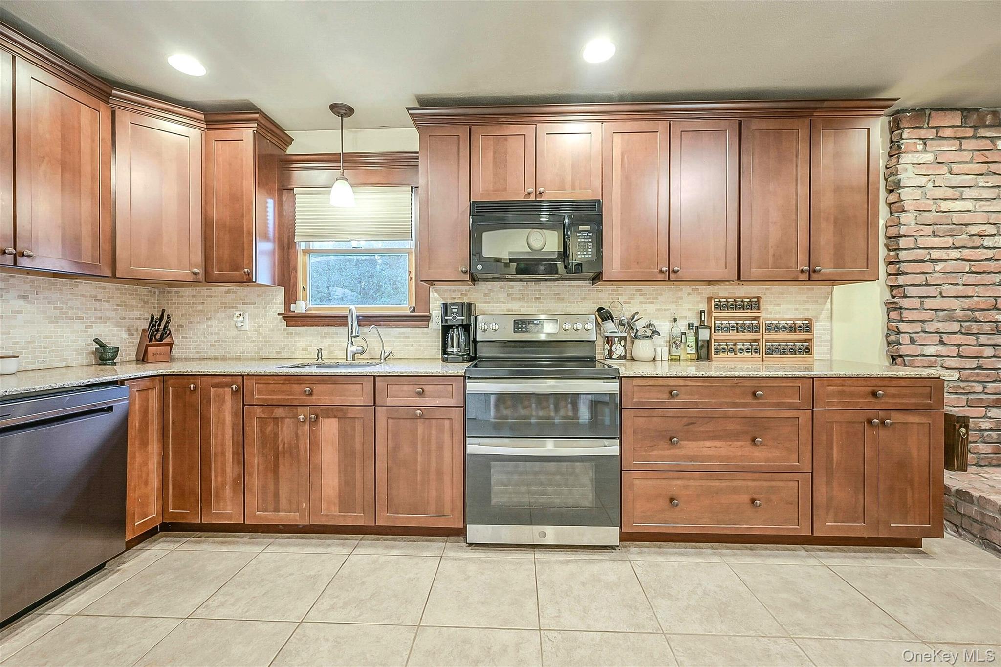 Sound Beach, New York, 11789, United States, 4 Bedrooms Bedrooms, ,2 BathroomsBathrooms,Residential,For Sale,1994513