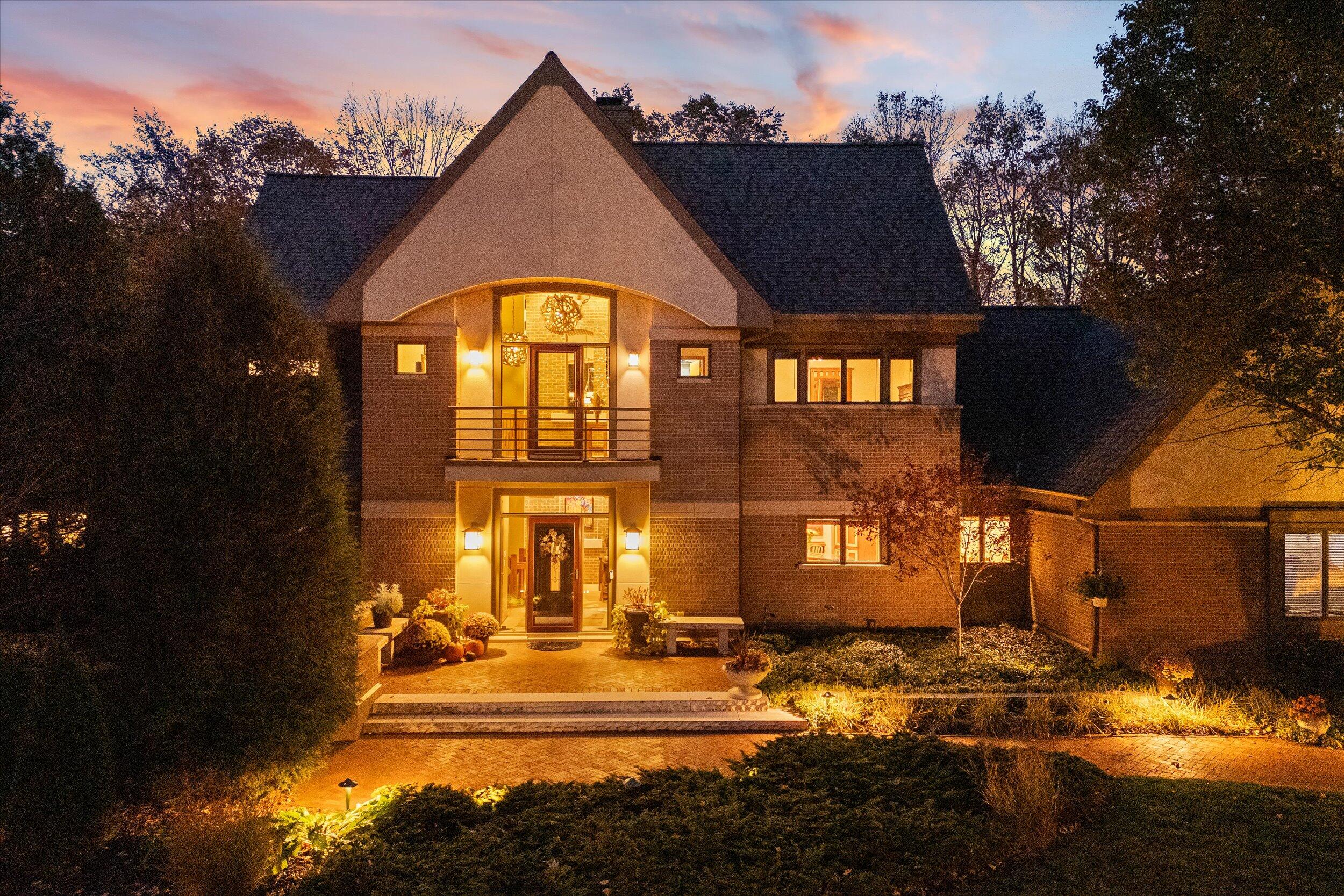 Grafton, Wisconsin, 53024, United States, 4 Bedrooms Bedrooms, ,6 BathroomsBathrooms,Residential,For Sale,1989565