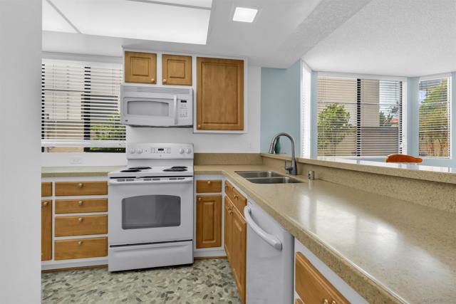 San Diego, California, 92106, United States, 2 Bedrooms Bedrooms, ,2 BathroomsBathrooms,Residential,For Sale,1835176