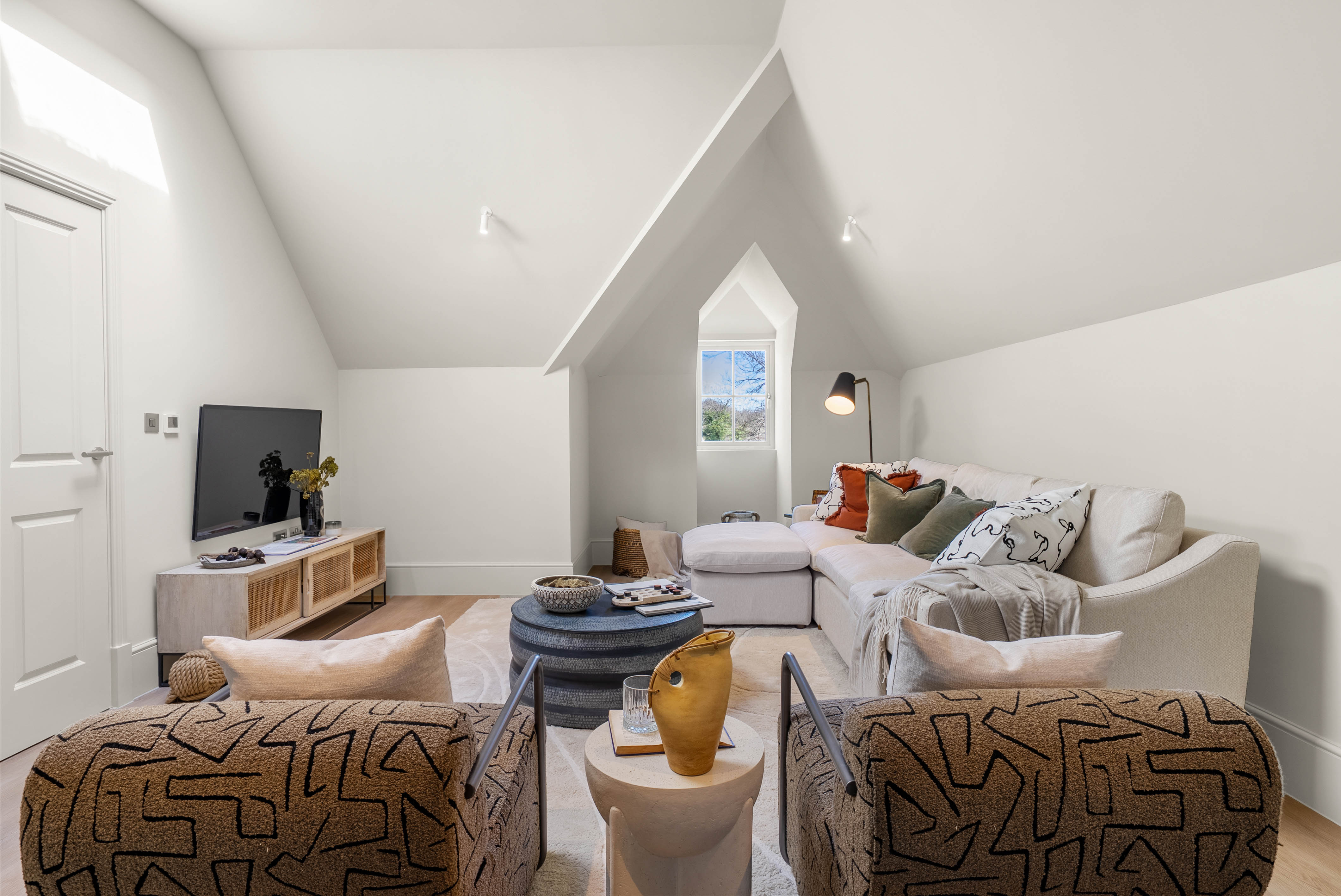  A Newly Built Six-Bedroom House on the Kingswood Private Estate - 物件實景