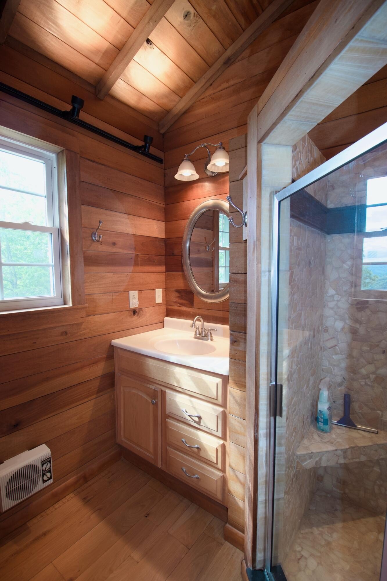 Hinton, West Virginia, 25951, United States, 3 Bedrooms Bedrooms, ,2 BathroomsBathrooms,Residential,For Sale,1847106