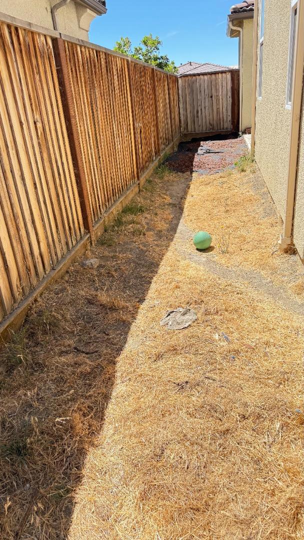 Hollister, California, 95023, United States, 4 Bedrooms Bedrooms, ,3 BathroomsBathrooms,Residential,For Sale,1980715