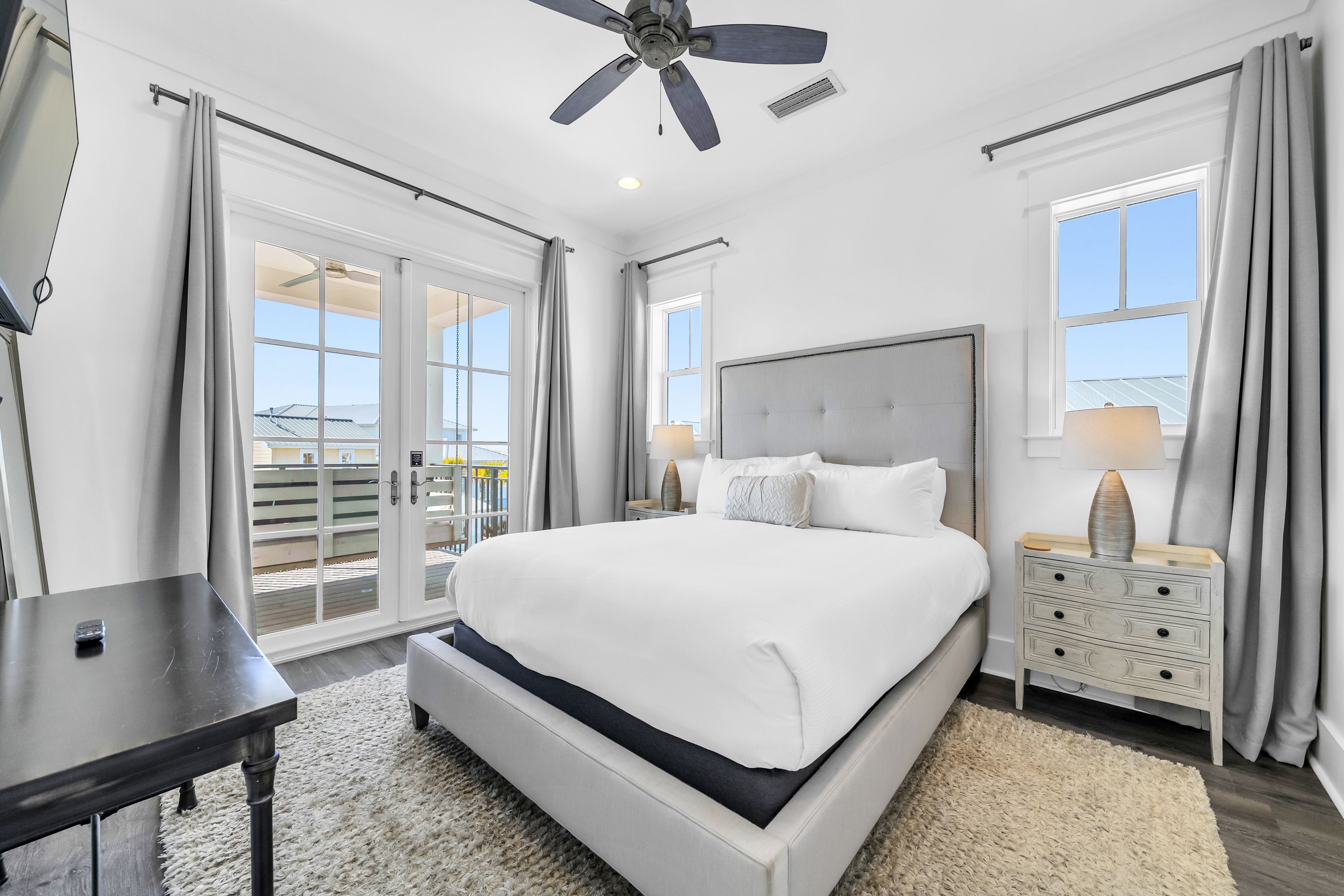  Iconic Grayton Beachfront Retreat with Elevator, Pool & Ample Parking - 物件實景