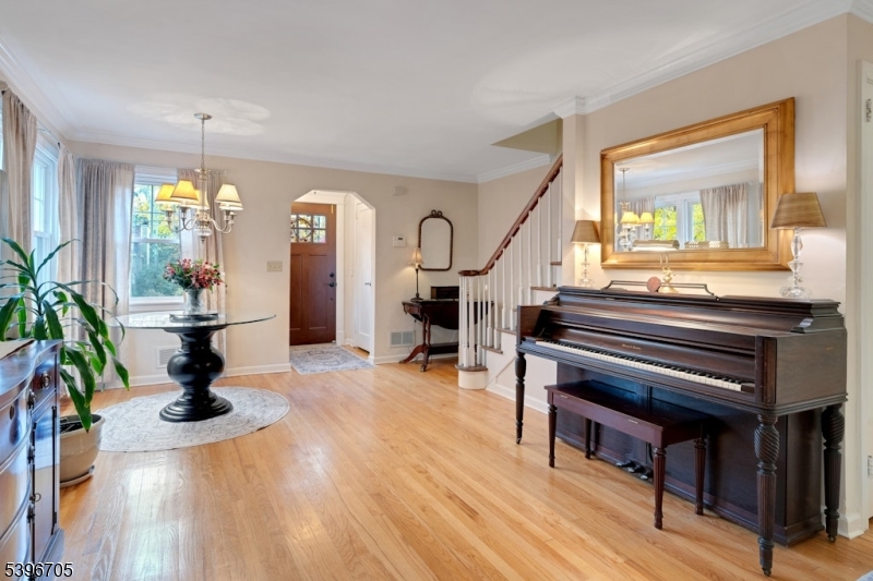 Mountain Lakes Boro, New Jersey, 07046, United States, 3 Bedrooms Bedrooms, ,2 BathroomsBathrooms,Residential,For Sale,1991088