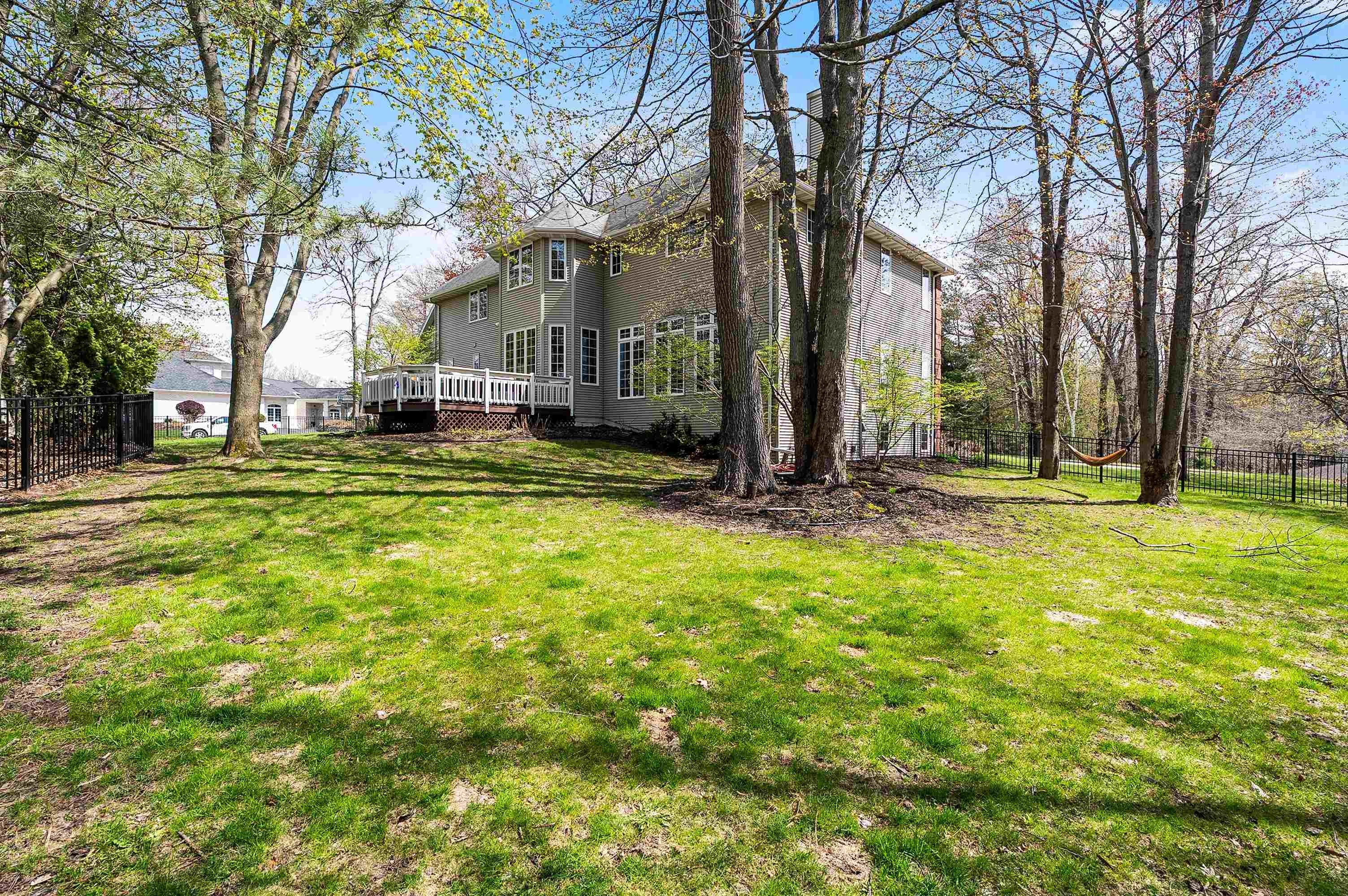 GREEN BAY, Wisconsin, 54313, United States, 4 Bedrooms Bedrooms, ,5 BathroomsBathrooms,Residential,For Sale,2048665