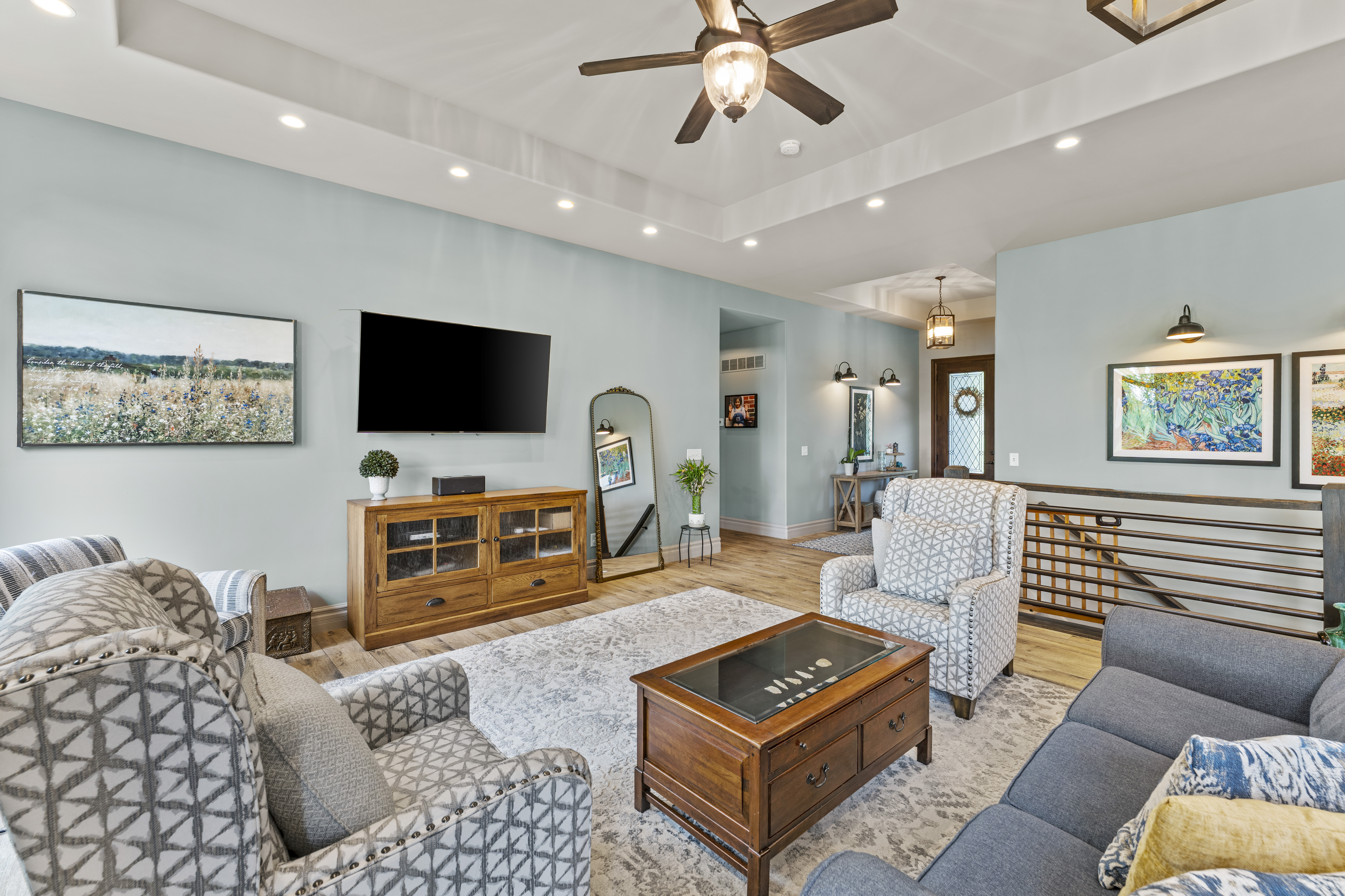  Discover unmatched luxury and versatility in this custom Craftsman-style estate - 物件實景