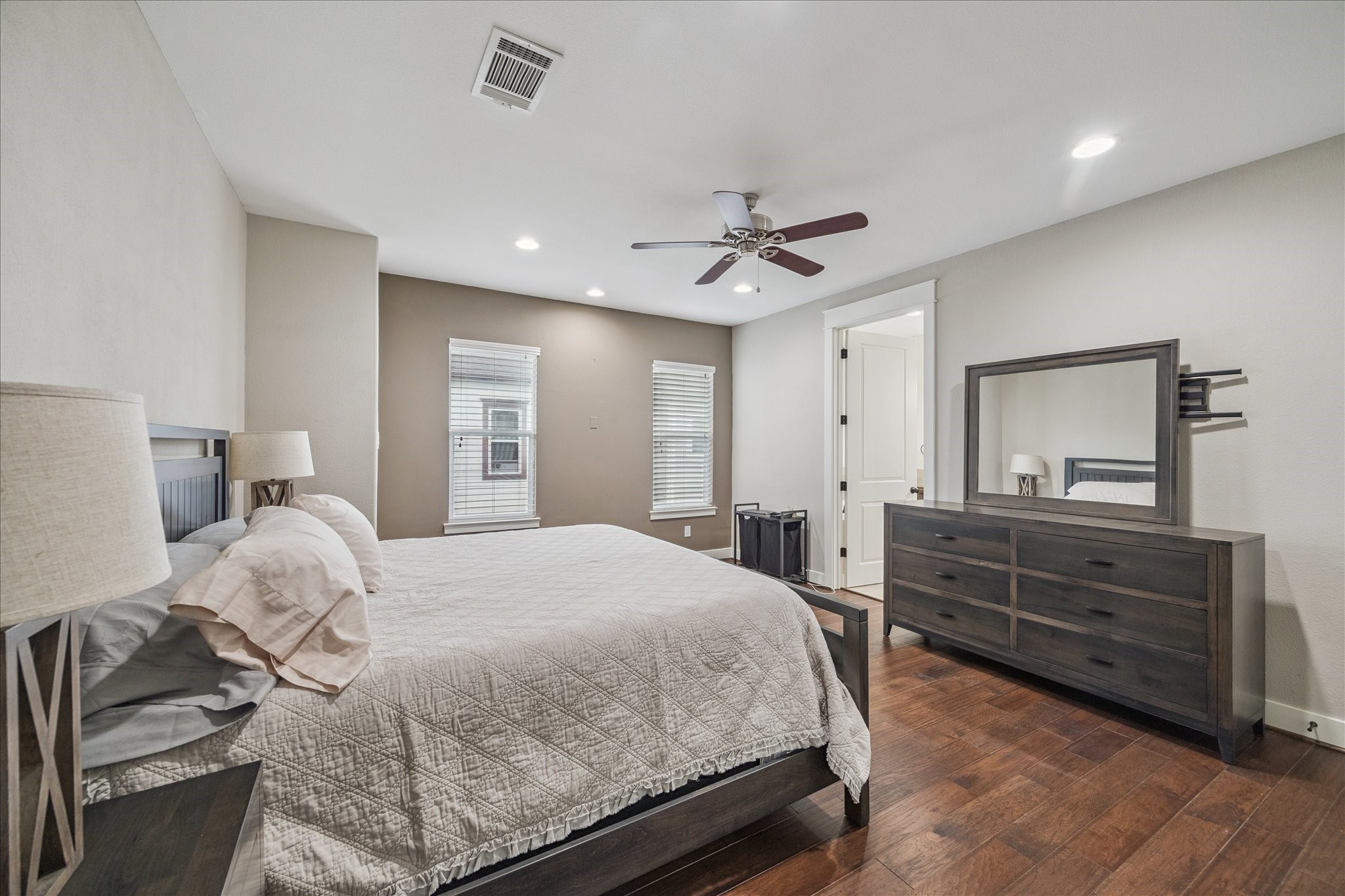  1425 W 23rd Street B - 物件實景