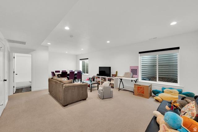 South Jordan, Utah, 84009, United States, 5 Bedrooms Bedrooms, ,4 BathroomsBathrooms,Residential,For Sale,2010357