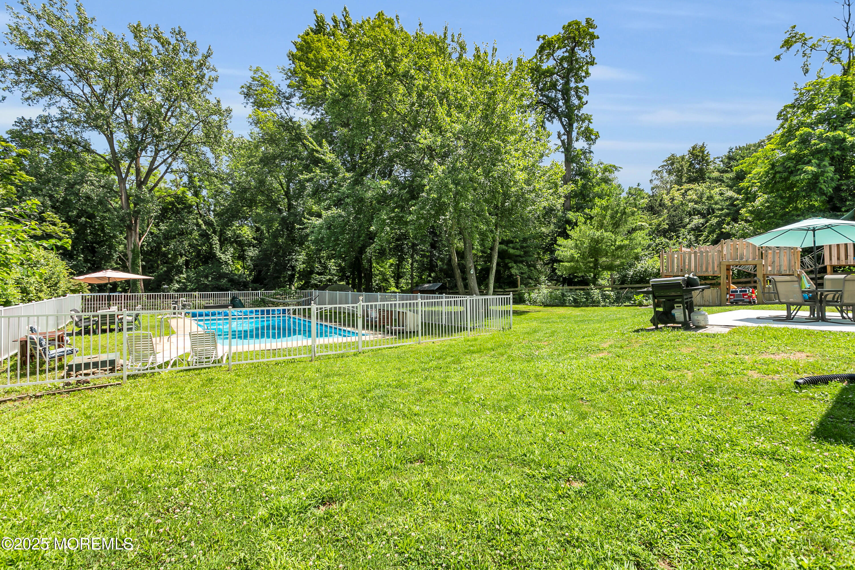 Atlantic Highlands, New Jersey, 07716, United States, 3 Bedrooms Bedrooms, ,2 BathroomsBathrooms,Residential,For Sale,1921380
