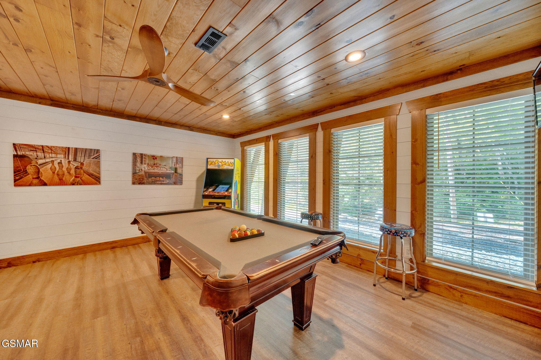 Gatlinburg, Tennessee, 37738, United States, 4 Bedrooms Bedrooms, ,5 BathroomsBathrooms,Residential,For Sale,1921348